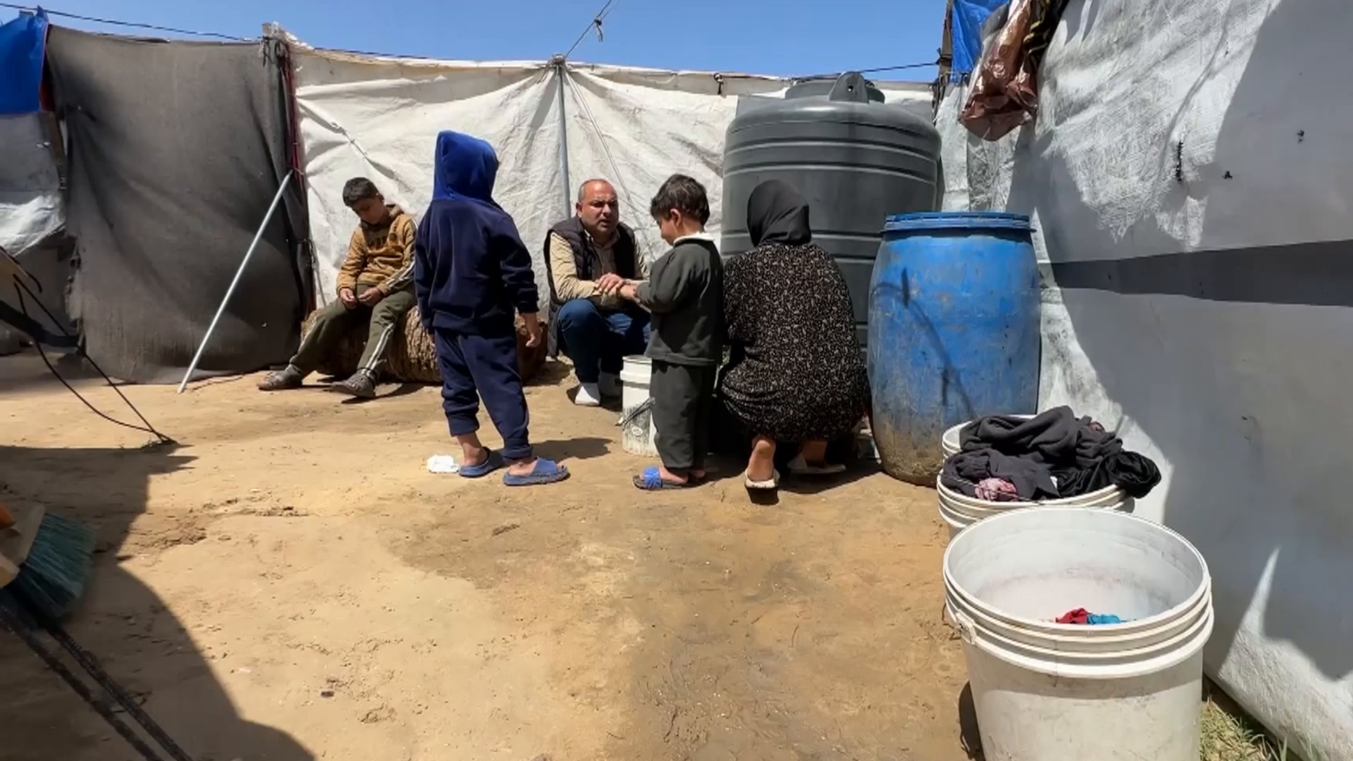 خيام النزوح في غزة بؤر للحشرات والأمراض