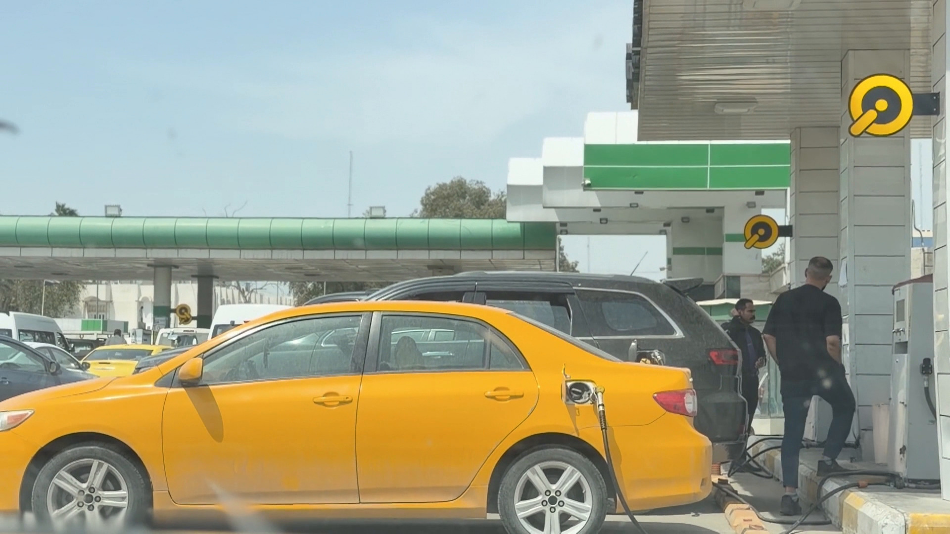 الحرب تلقي بظلالها على العراق وترفع أسعار الغذاء والطاقة