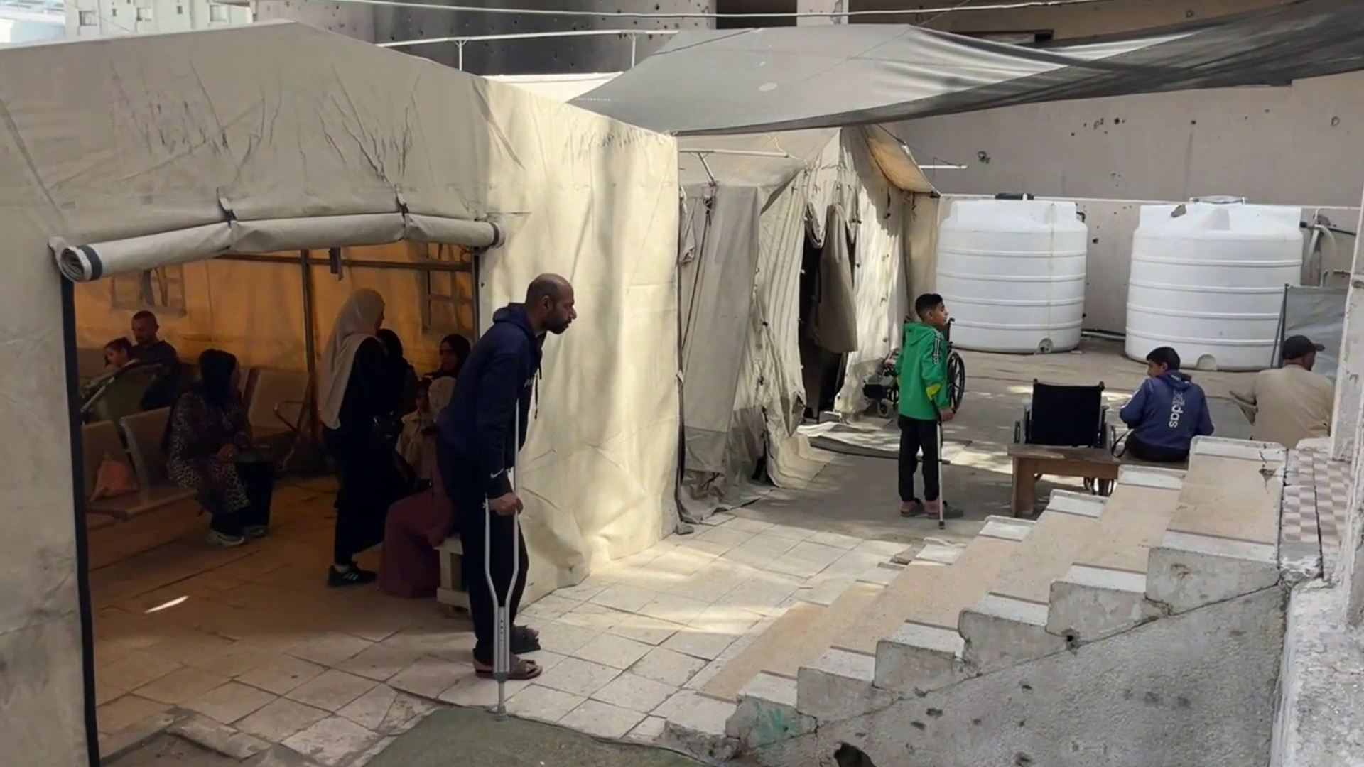 تعالج 2000 شخص يوميا.. هكذا تقيد إسرائيل عمل "أطباء بلا حدود" في غزة