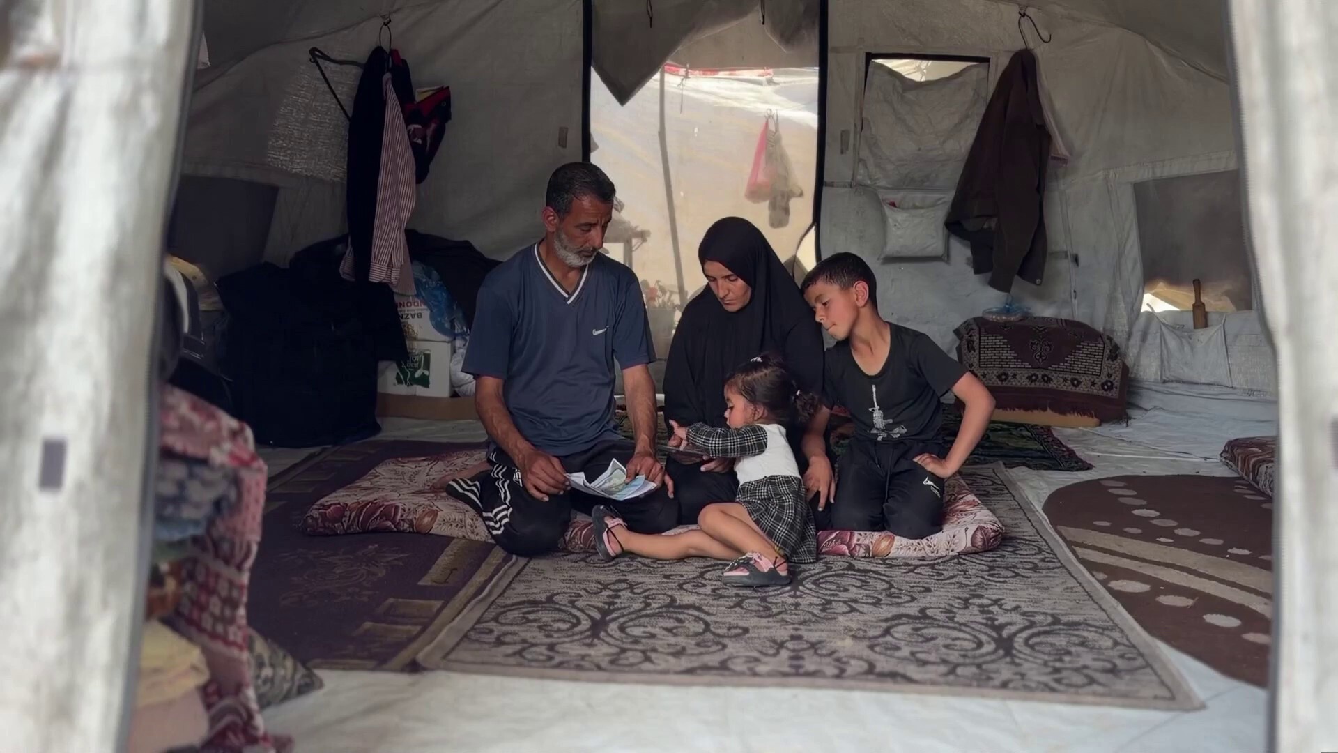 بين القتل والأسر.. عائلات المفقودين في غزة تكتوي بعدم اليقين