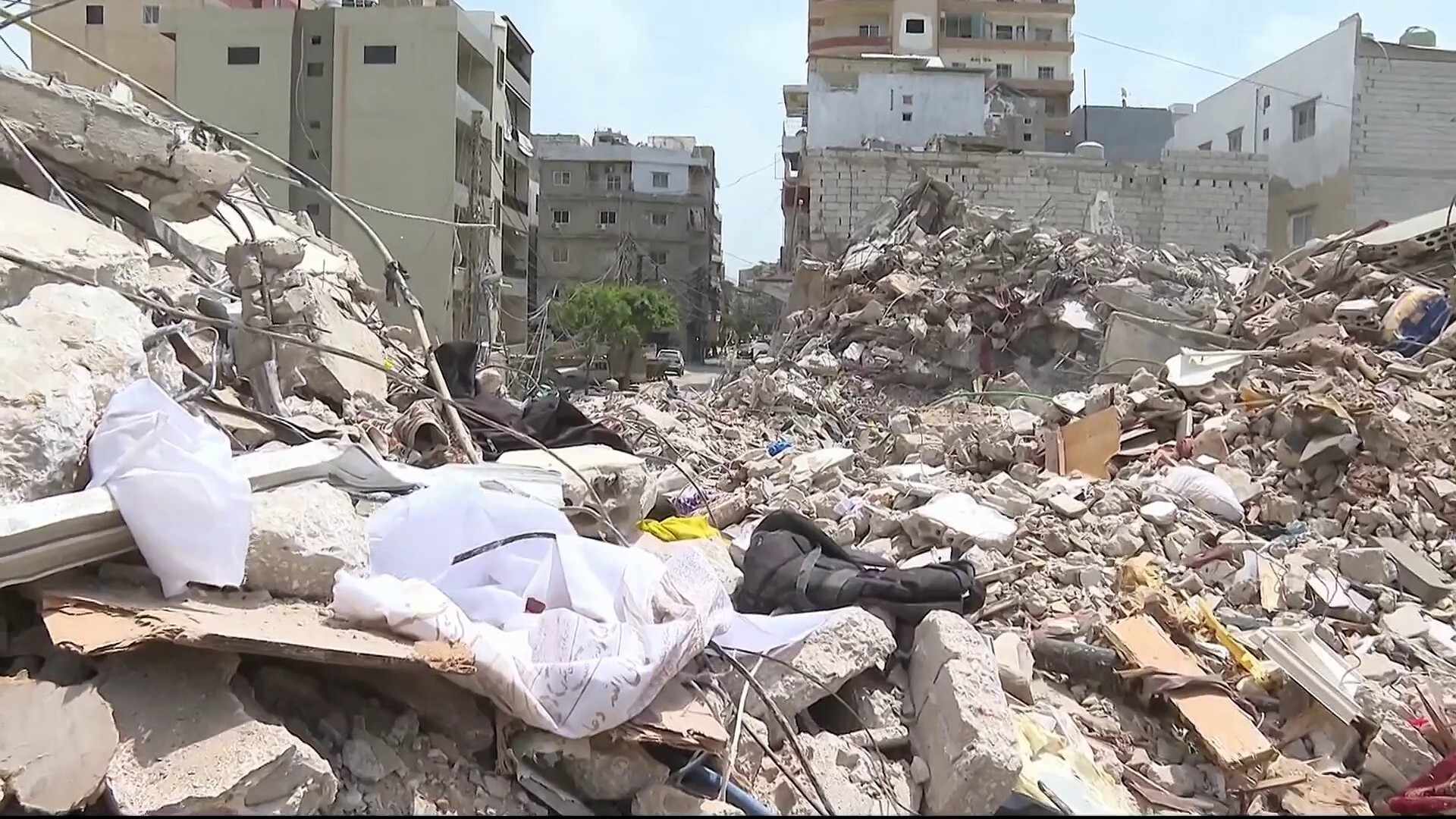 إسرائيل تحيل مبان بمدينة صور اللبنانية إلى مقابر جماعية