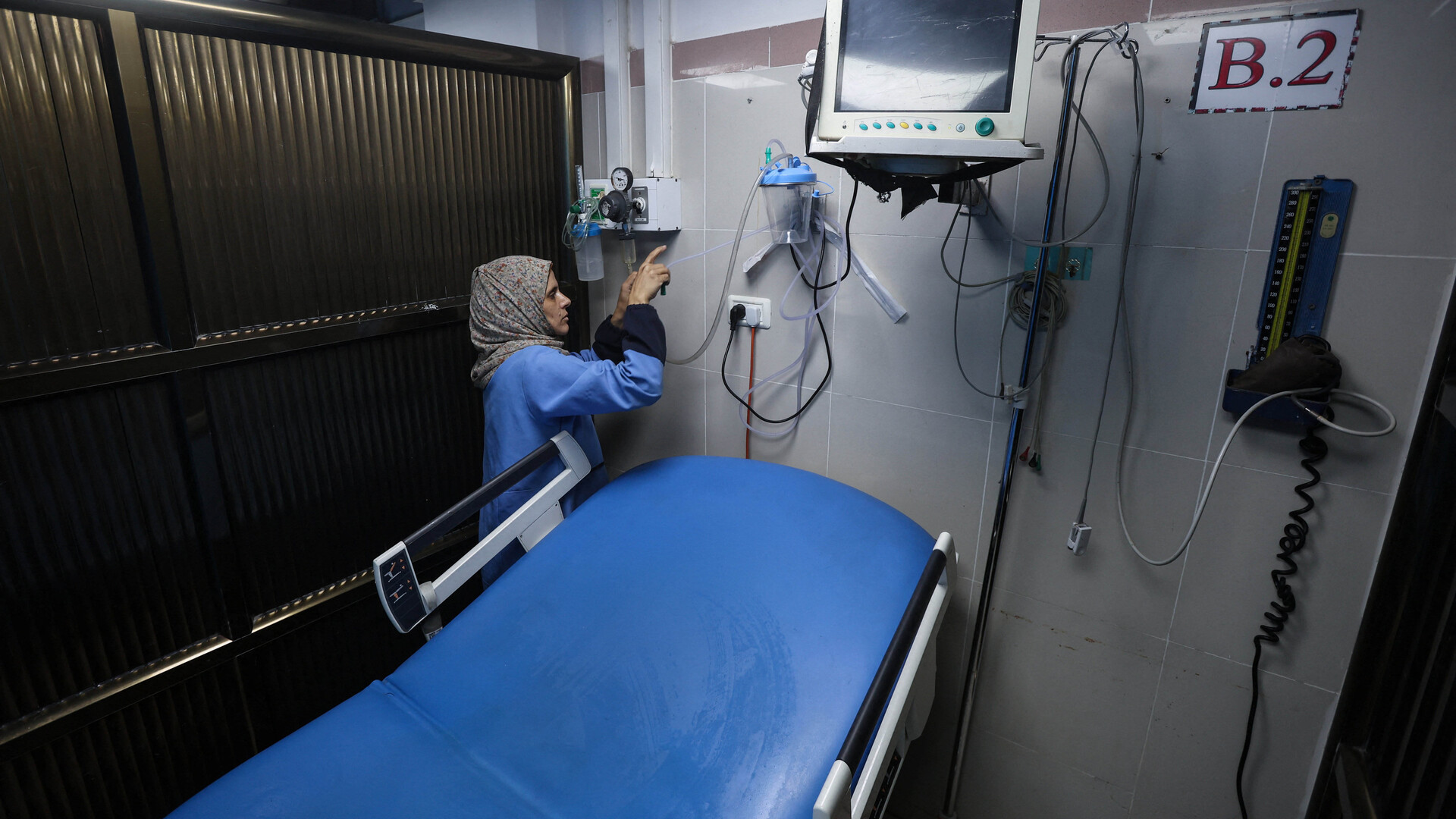 مهددون بفقدان البصر.. معاناة مرضى العيون بغزة يفاقمها إغلاق المعابر