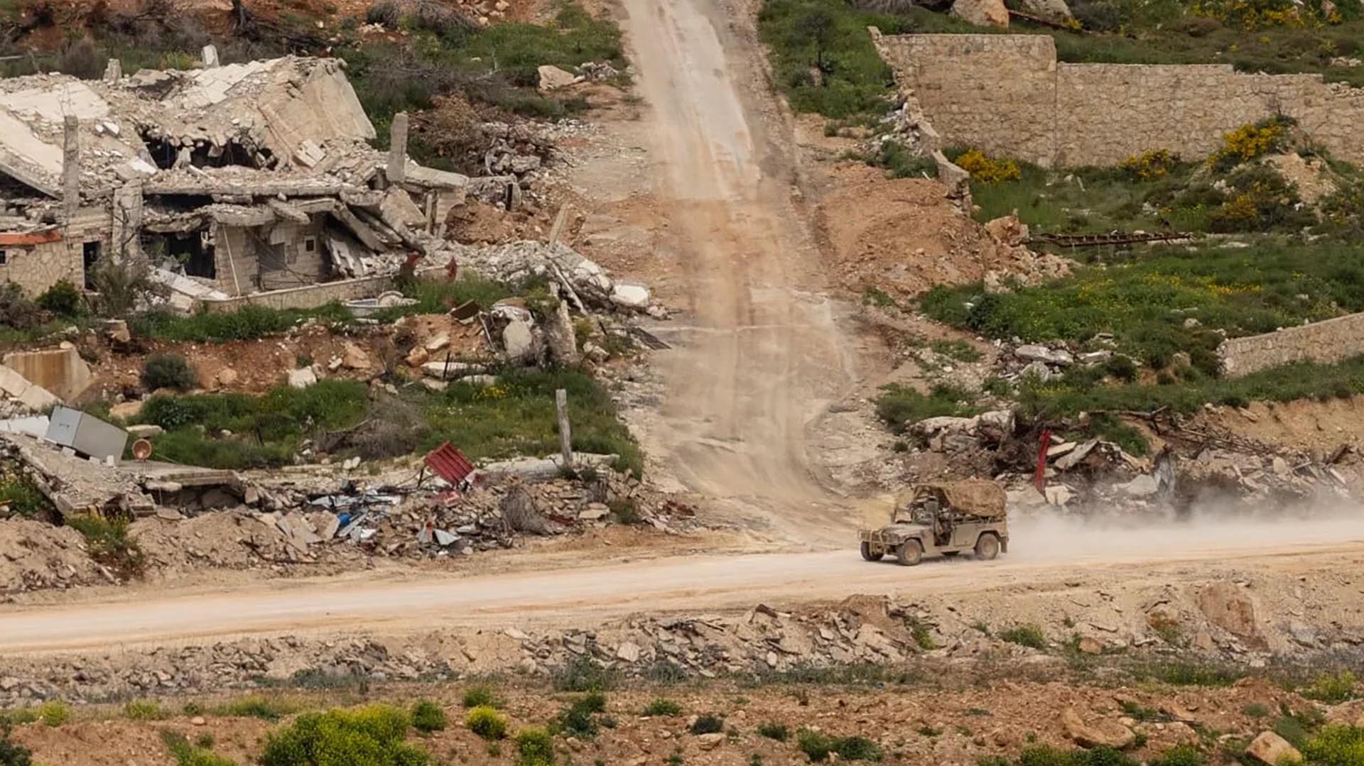 لخلق منطقة عازلة جنوب لبنان.. إسرائيل تستعين بمقاولي "هدم غزة"