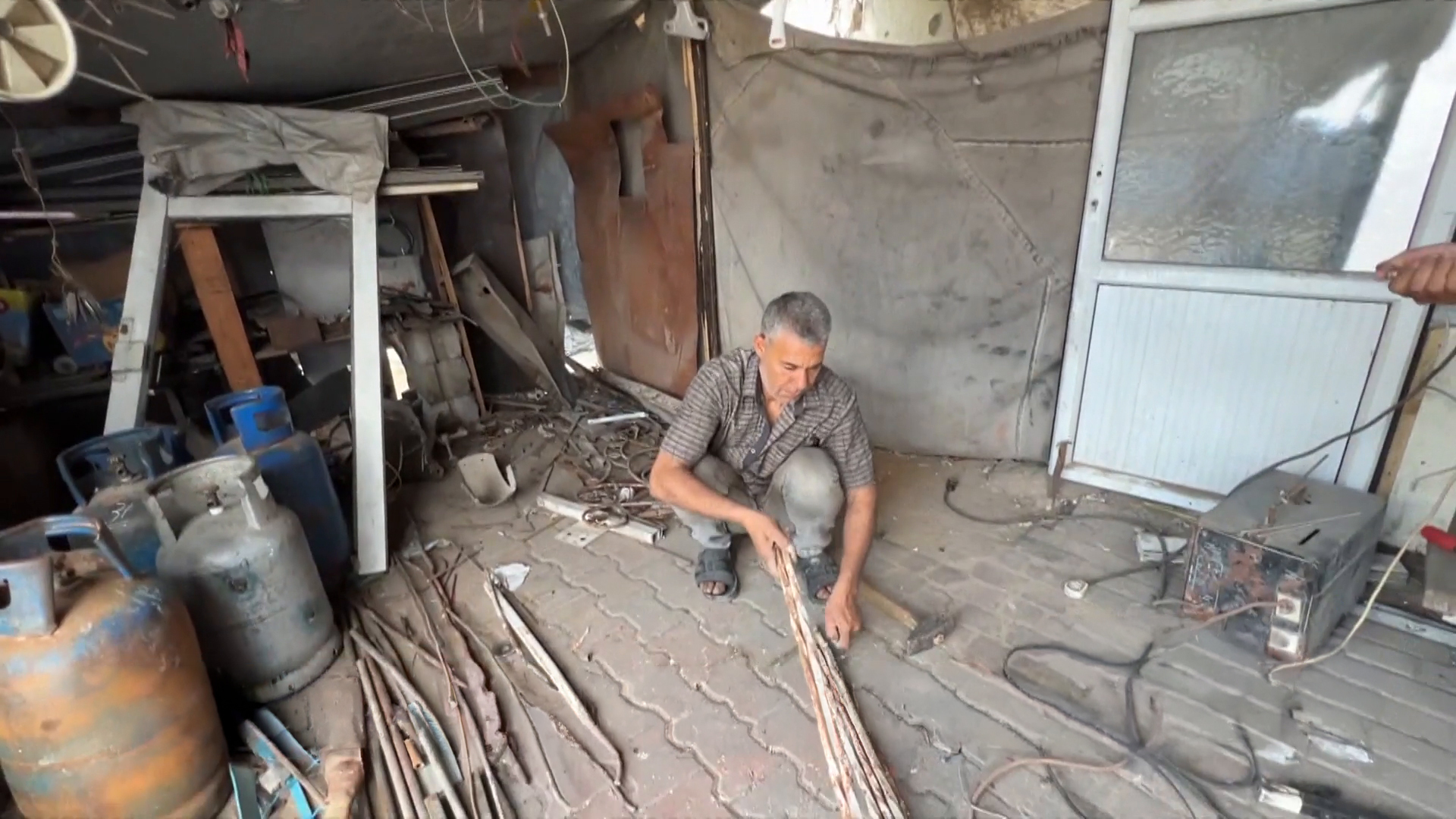 أسواق غزة تعج بمقتنيات المنازل المدمرة المعاد تدويرها