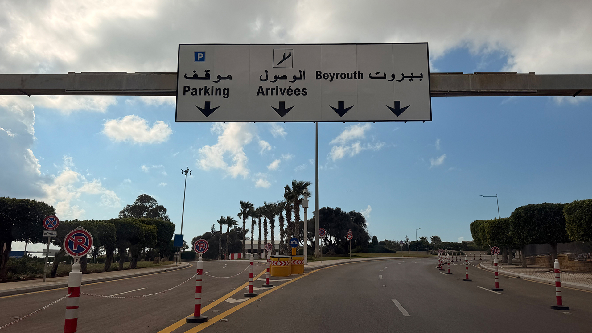 فرح لا يكتمل وحذر لا يغيب.. شاهد حكايات عائدين عبر مطار بيروت بعد الهدنة