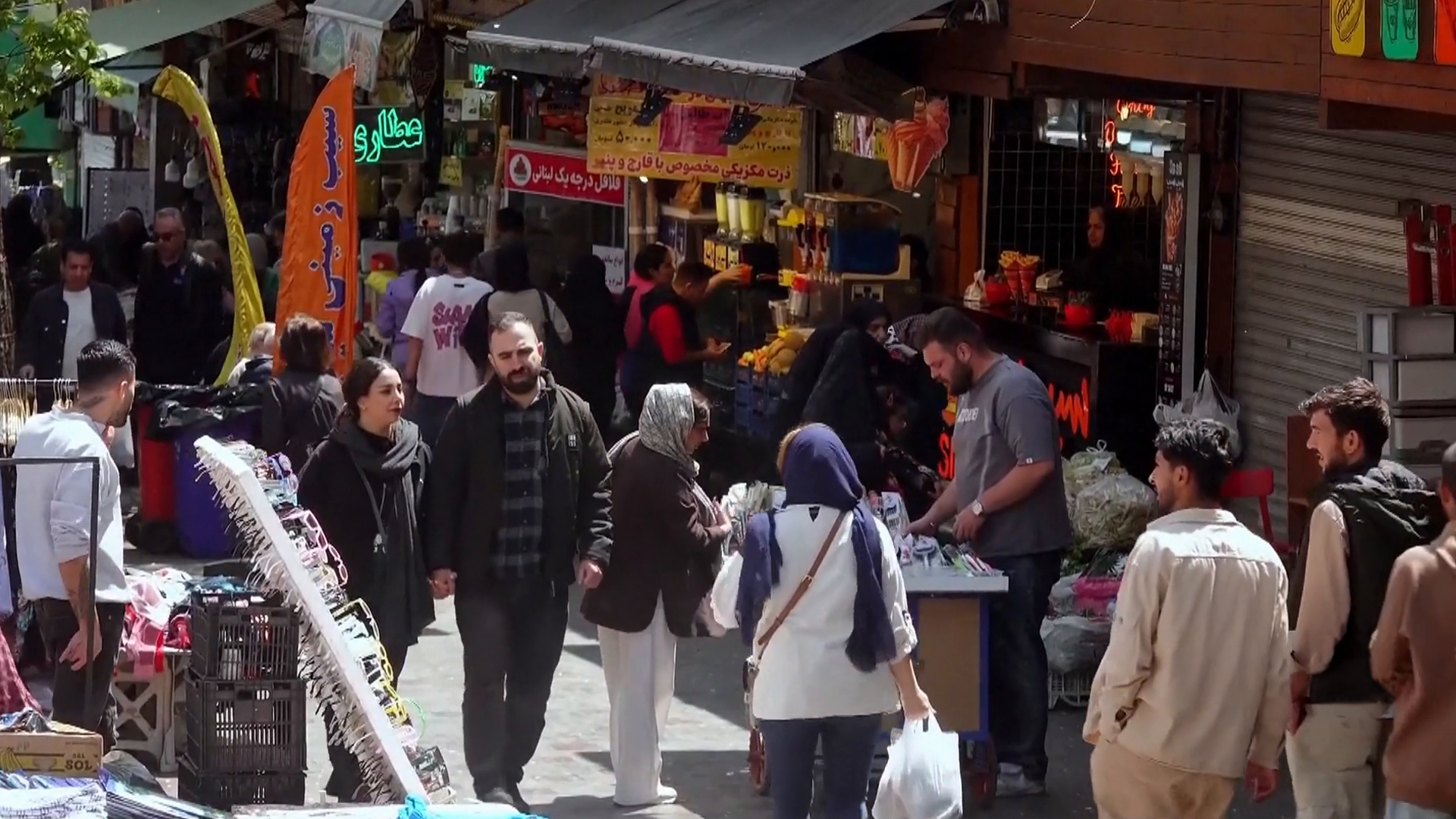 كيف سيتأثر الإيرانيون بالحصار الأمريكي على موانئهم؟