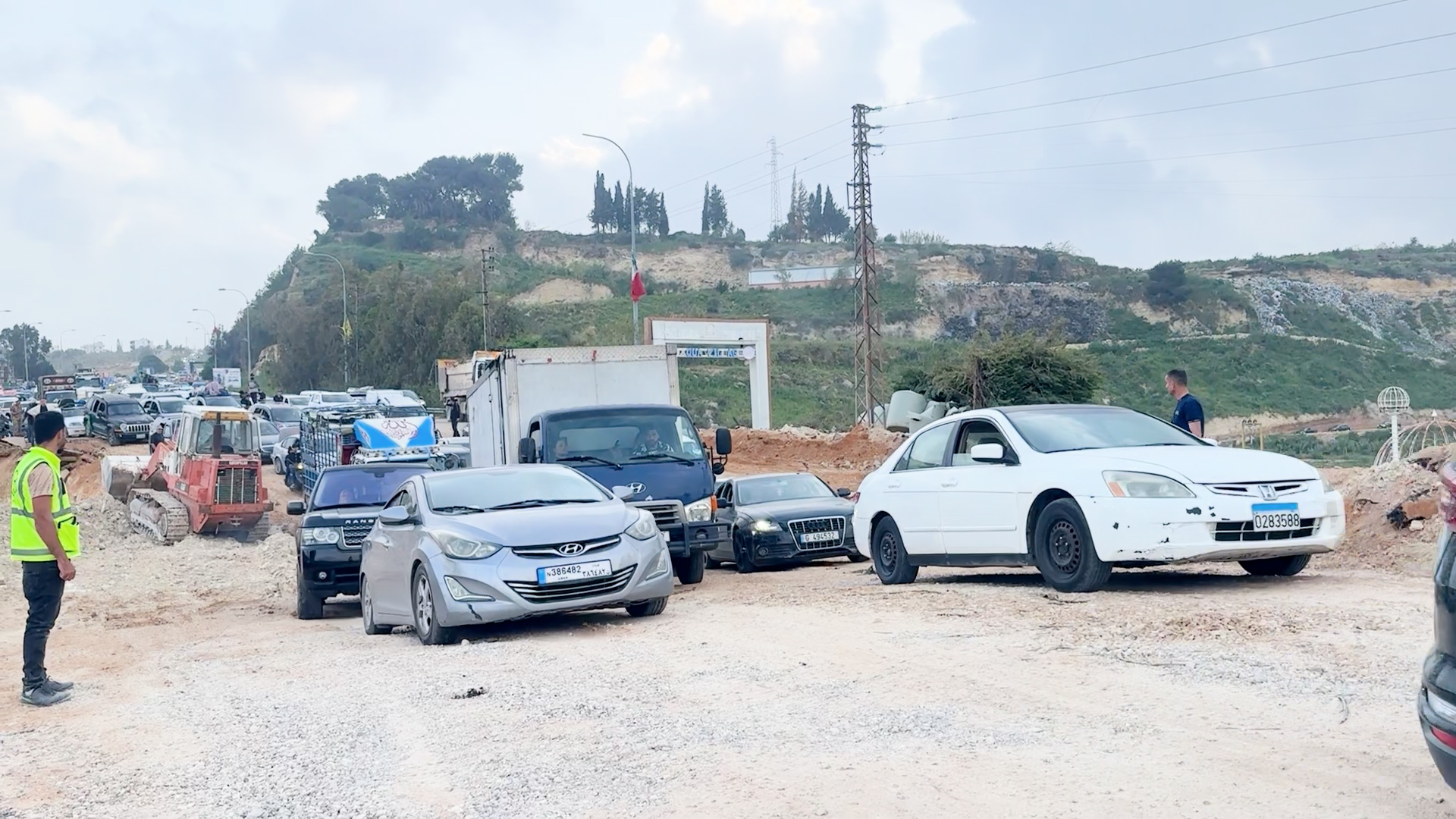 حين قُصفت الجسور.. طريق جنوب لبنان بين قلق العبور وانتظار العودة