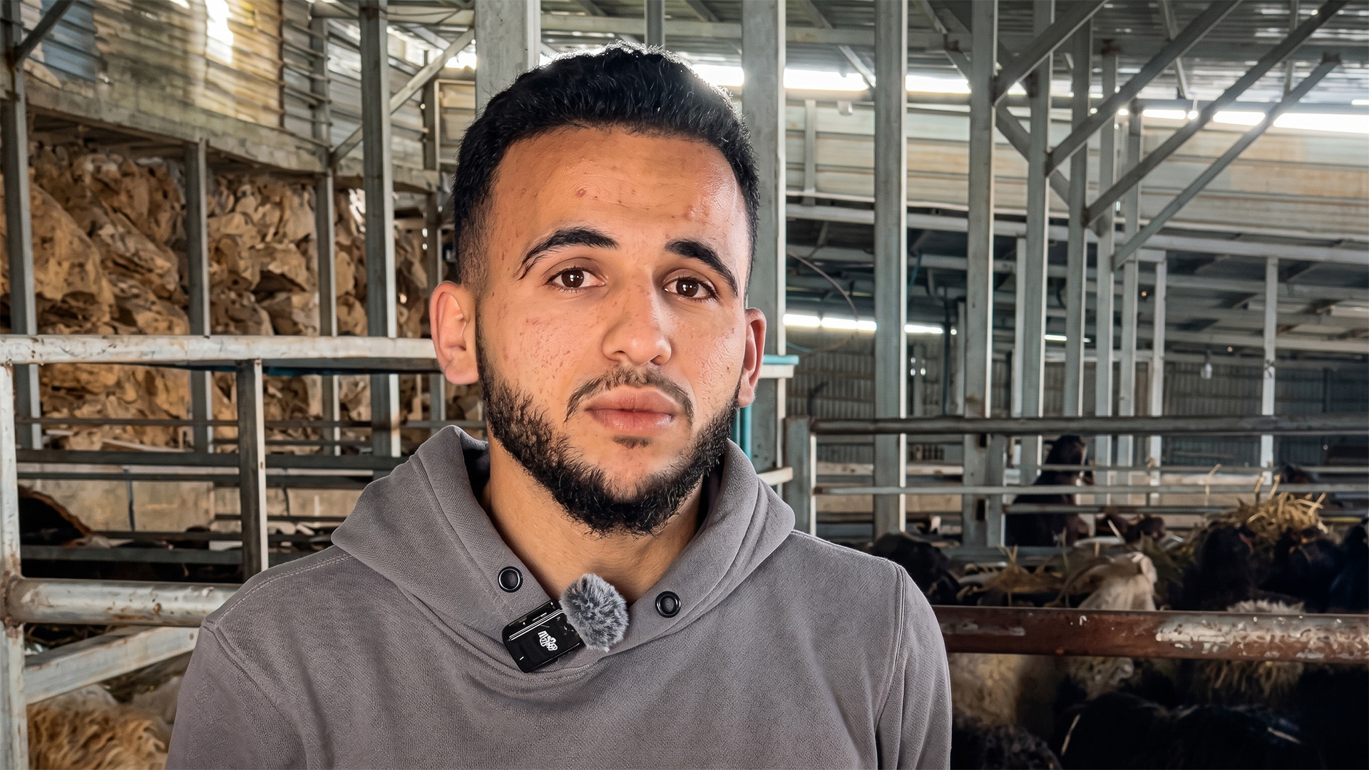 حواجز الاحتلال بالضفة تتحول لكمائن سرقة بالإكراه