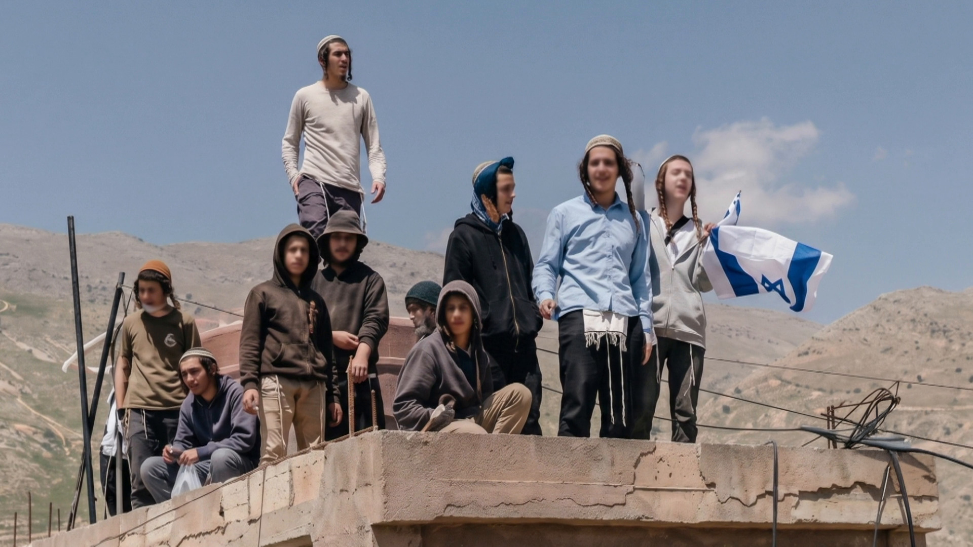 "شبكات".. احتجاز سفن بمضيق هرمز وتسلل مستوطنين إلى سوريا