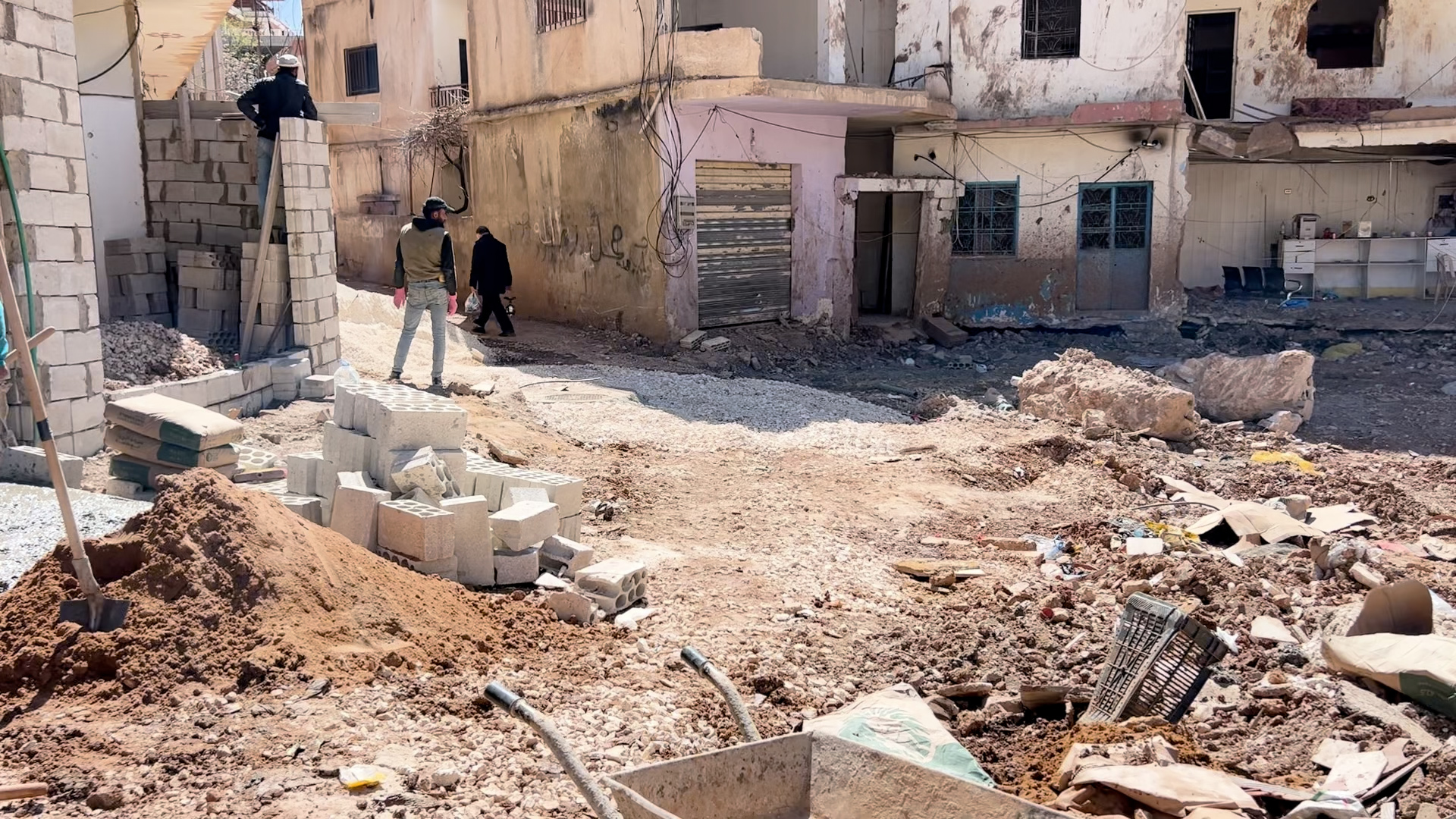 هنا كانت بيوت ومحال.. عودة الأهالي ومحاولات ترميم خلال الهدنة في البقاع