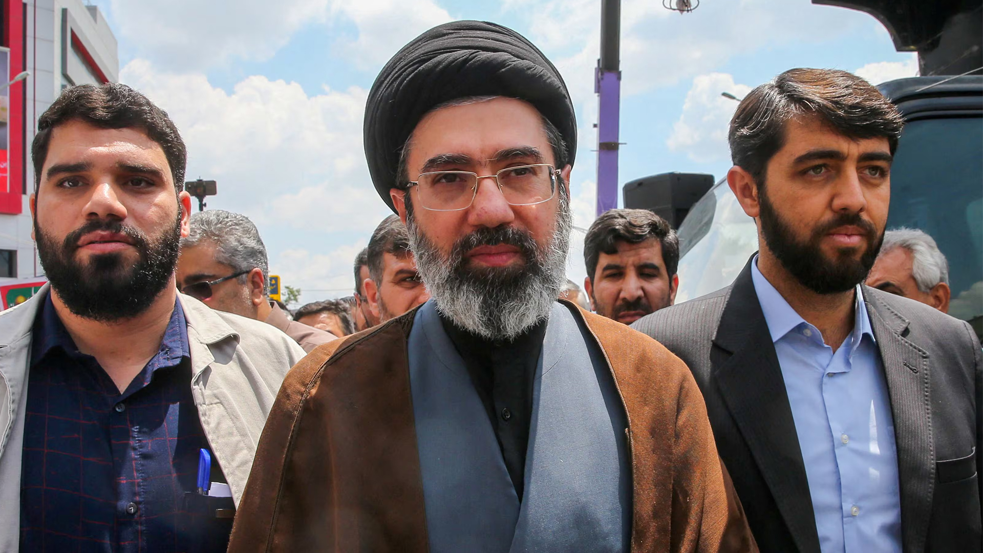 الغارديان: تماسك قيادة إيران يدحض ادعاءات ترامب