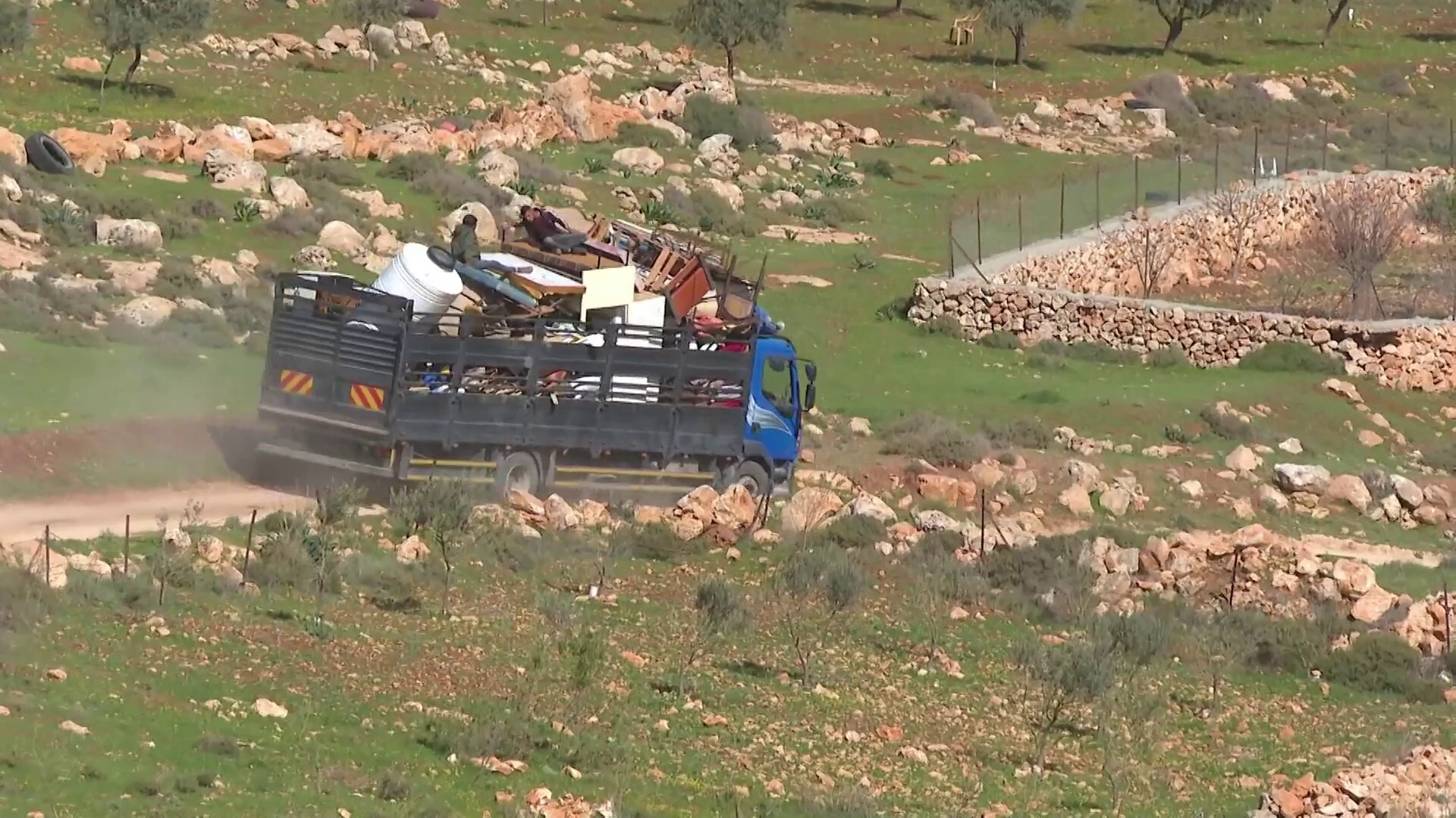 نزوح بلا نهاية.. عائلات الأغوار تبحث عن أمان مفقود