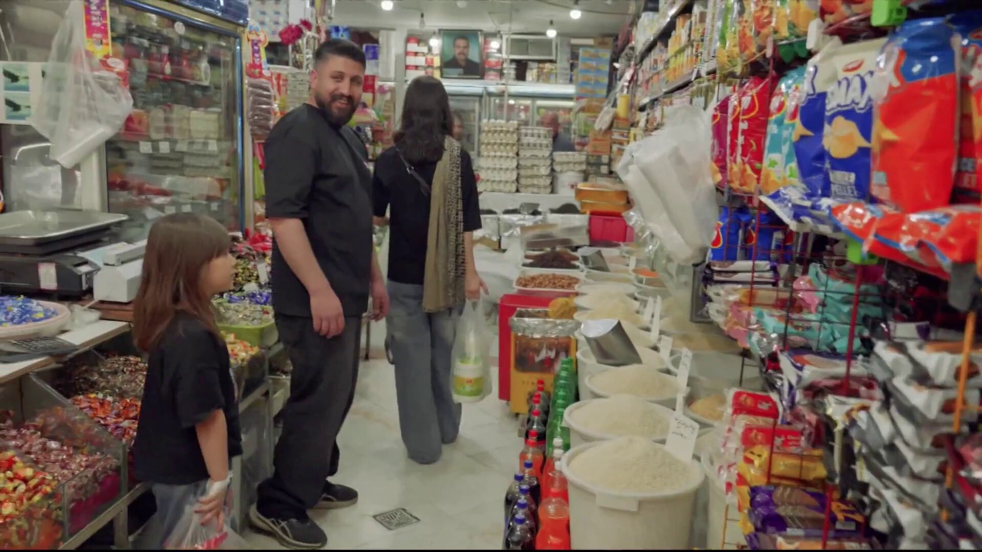 كيف تبدو أسواق إيران بعد أسبوعين من الحصار الأمريكي؟