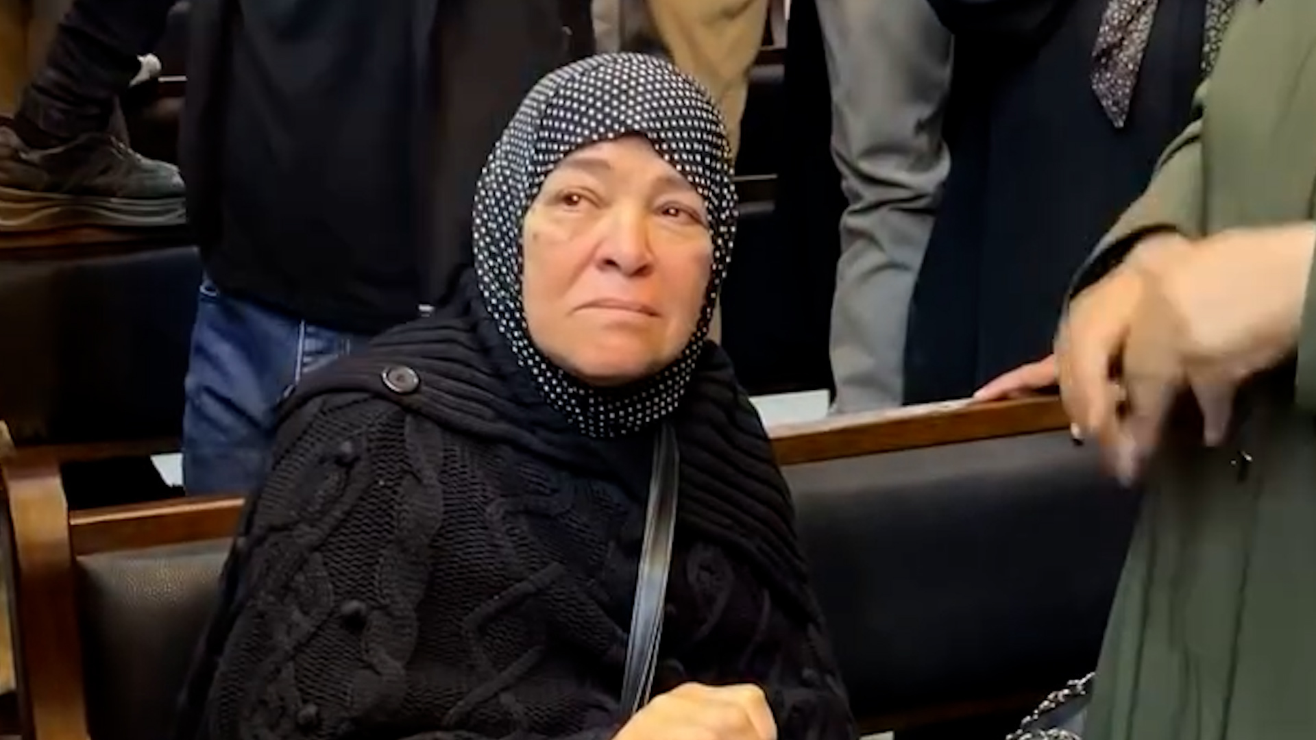 دموع أمهات "شهداء" درعا تلاحق عاطف نجيب بقفص الاتهام