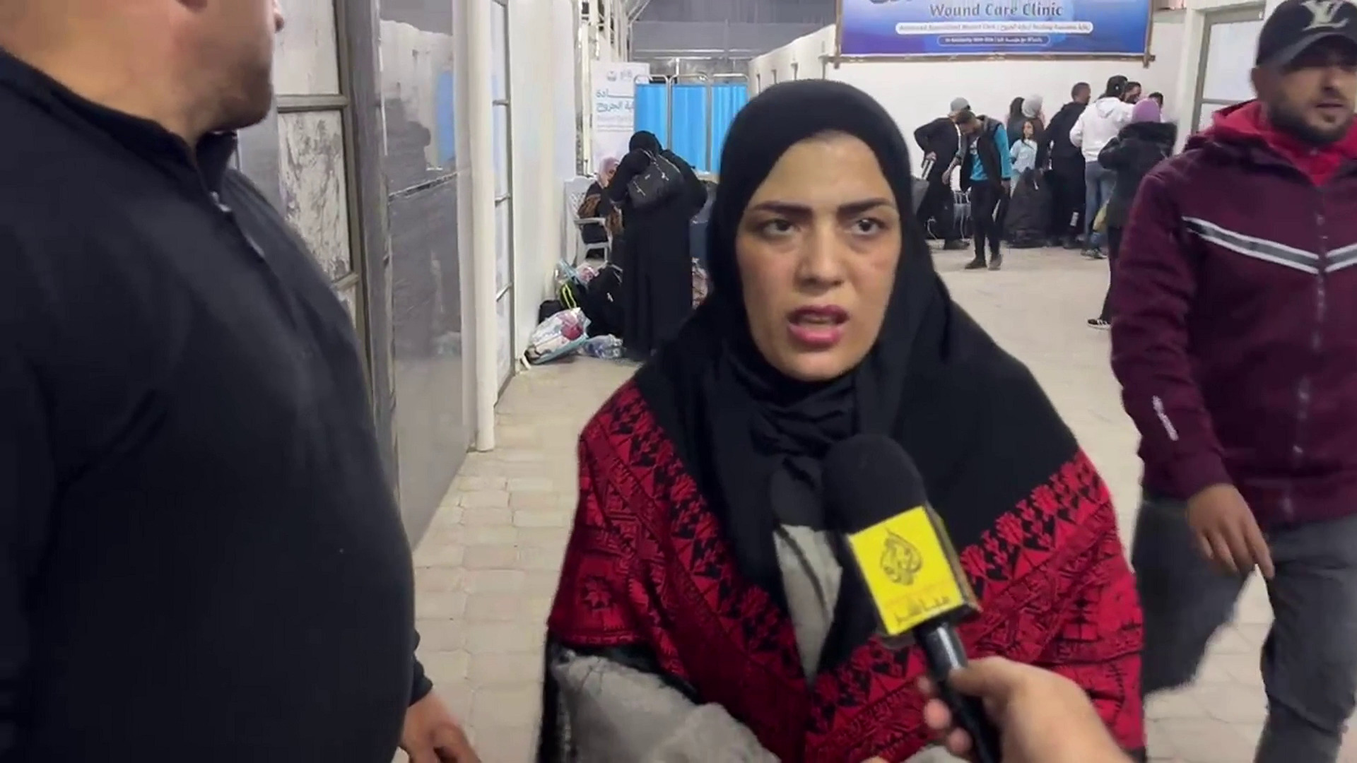 رغم الأوضاع الصعبة.. دفعة جرحى جديدة تعود إلى غزة بعد العلاج