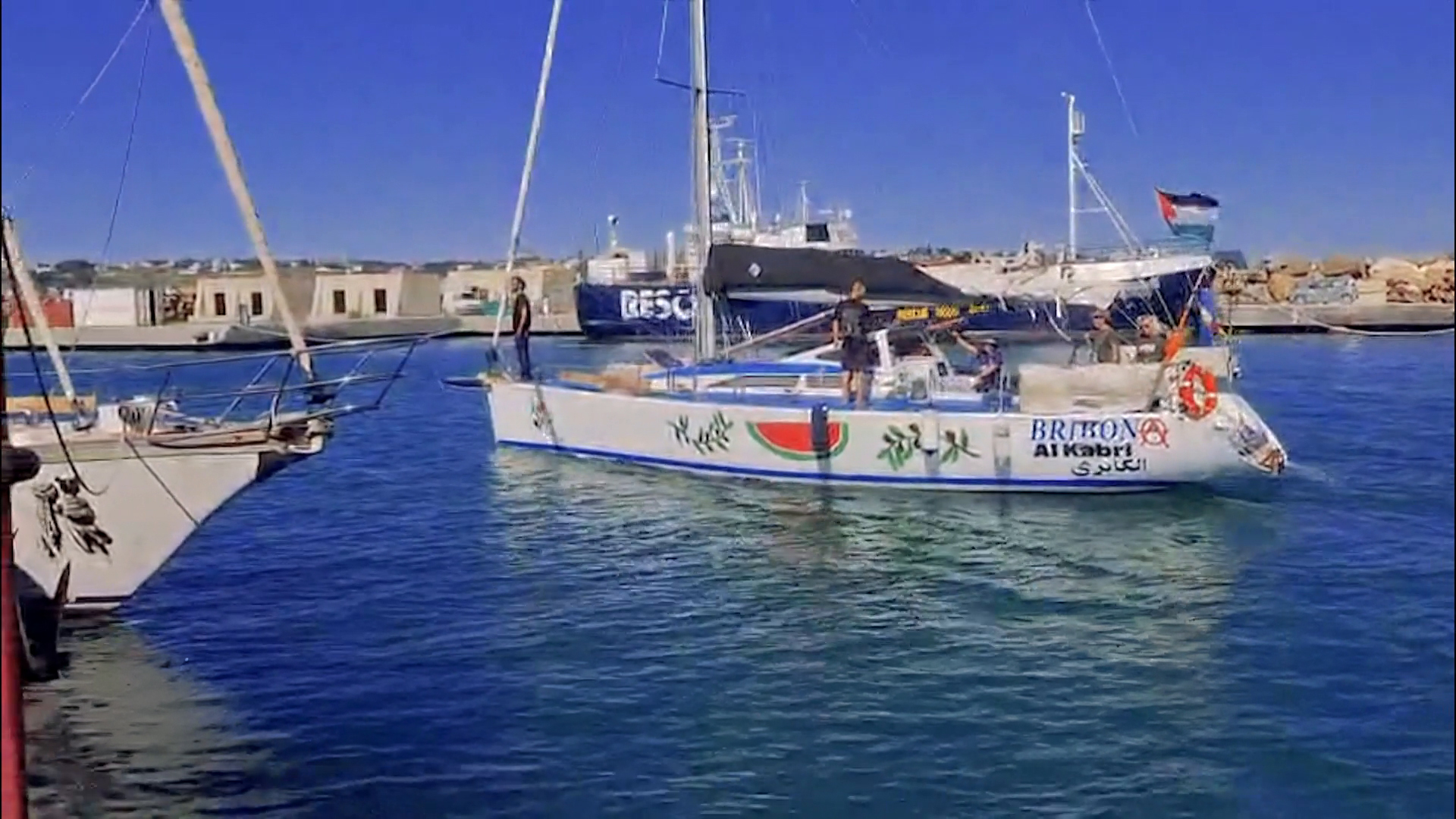 أسطول الصمود العالمي ينطلق من مدينة صقلية لكسر الحصار على غزة