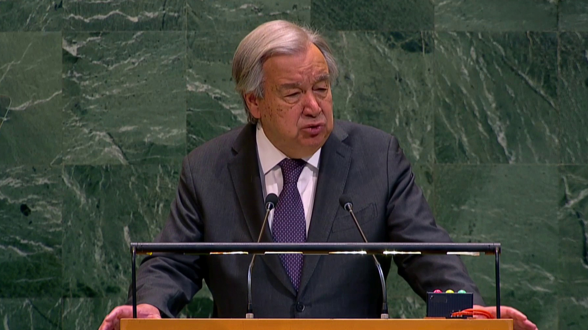 غوتيريش: نشهد تصعيدا خطيرا والعالم لا يمكنه تحمل حربا نووية