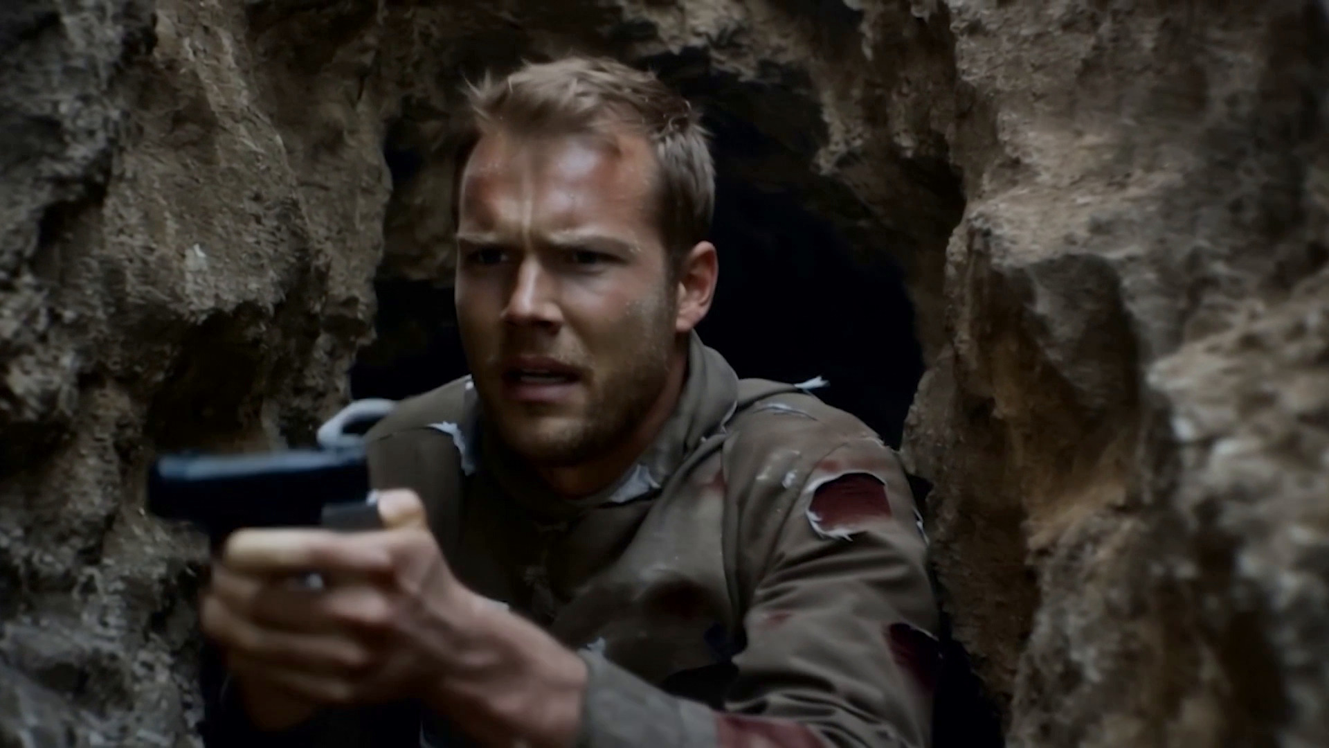 وهم أم حقيقة؟ تقنية "الهمس الشبحي" التي أنقذت الطيار الأمريكي في إيران