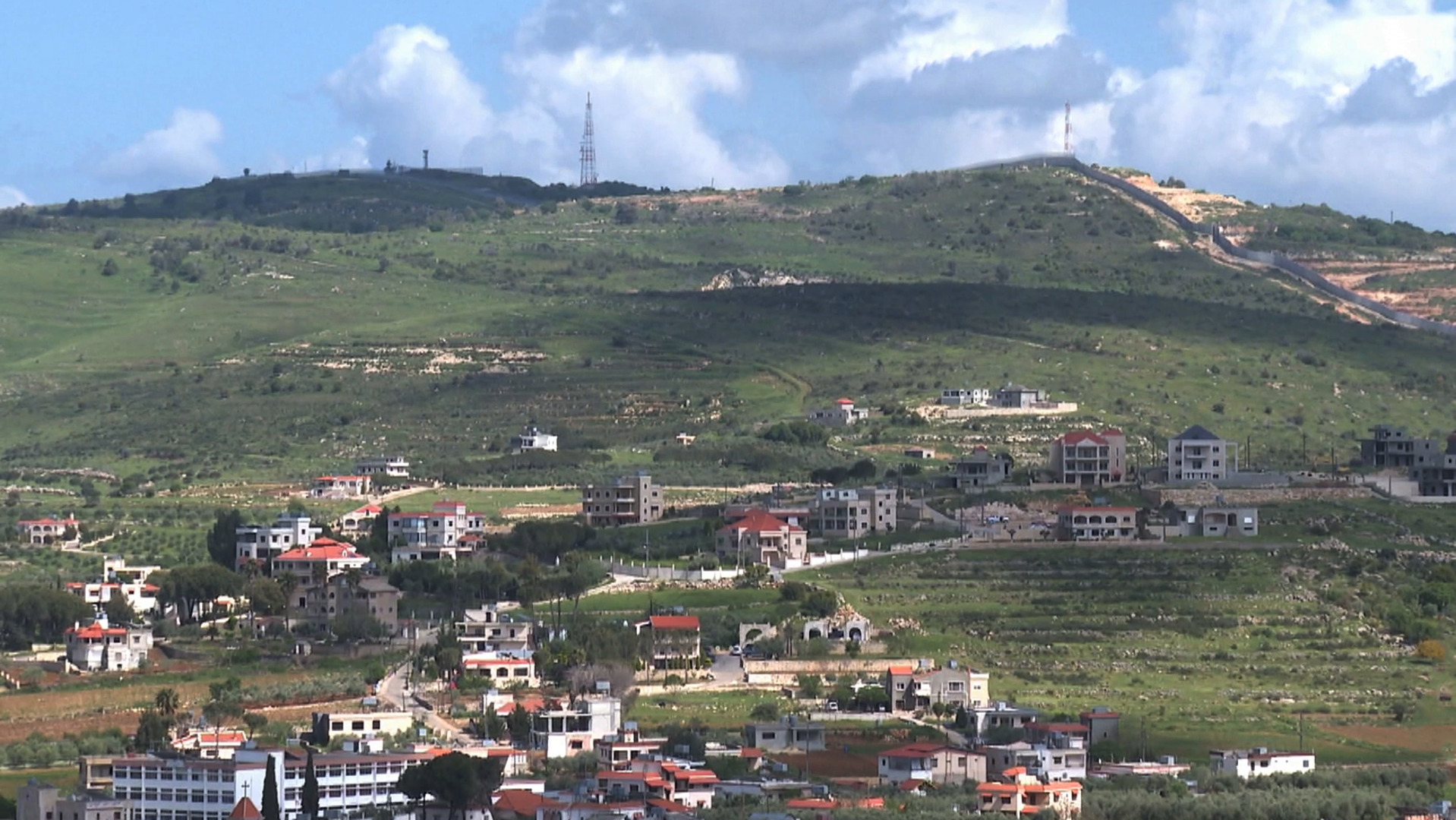 الجزيرة ترصد واقع سكان بلدات جنوب لبنان.. كيف يعيش سكان رميش؟