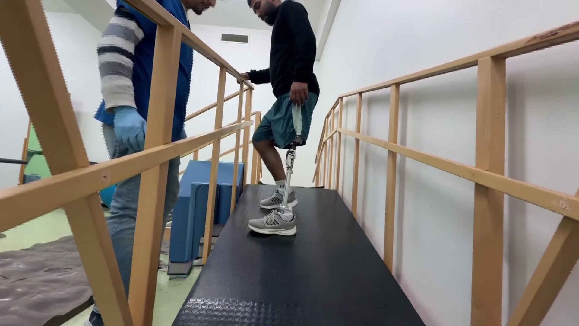 أوضاع قاسية يعيشها مبتورو الأطراف بغزة