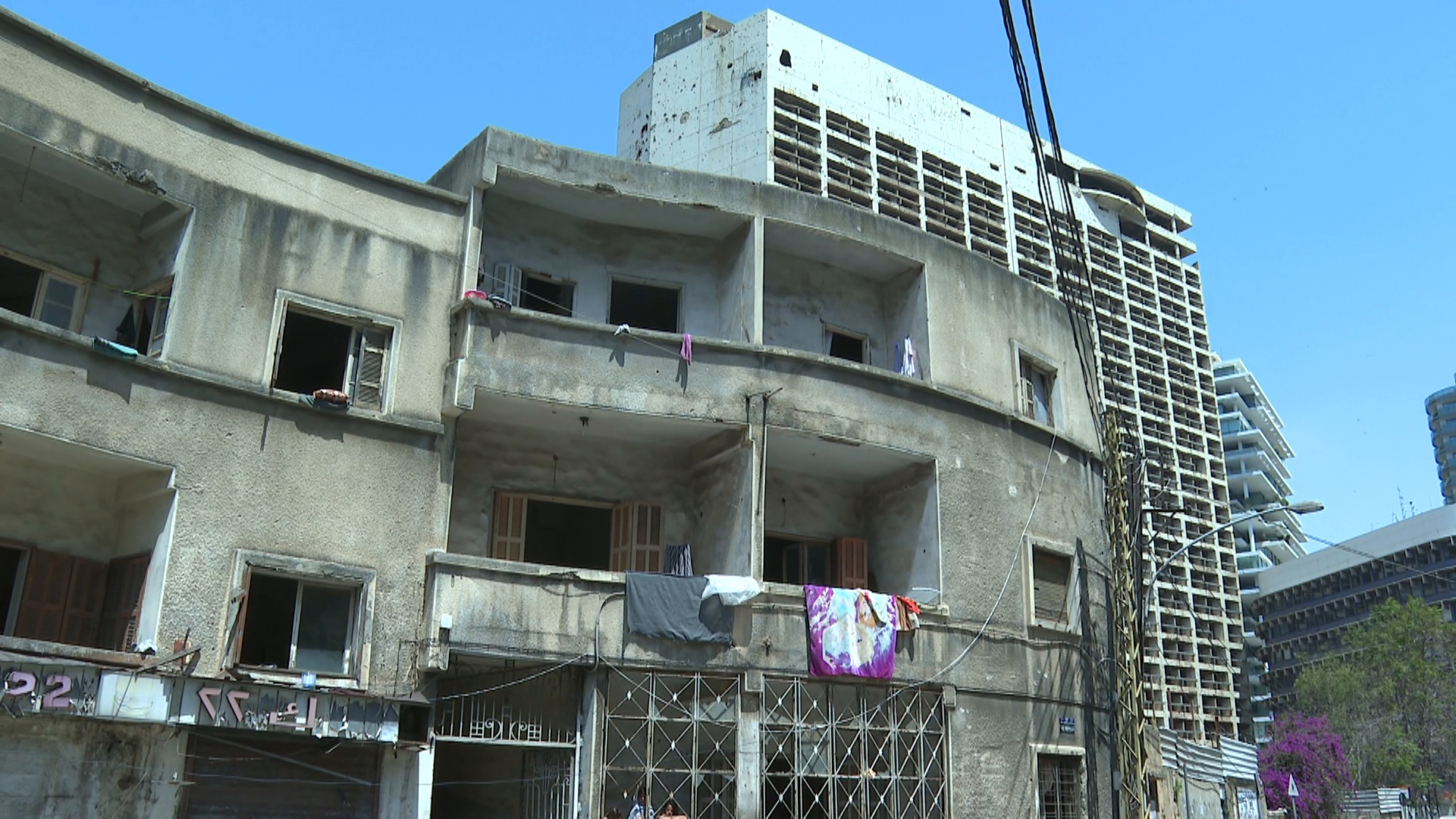 المباني المهجورة تتحول لملاجئ اضطرارية تؤوي النازحين في لبنان