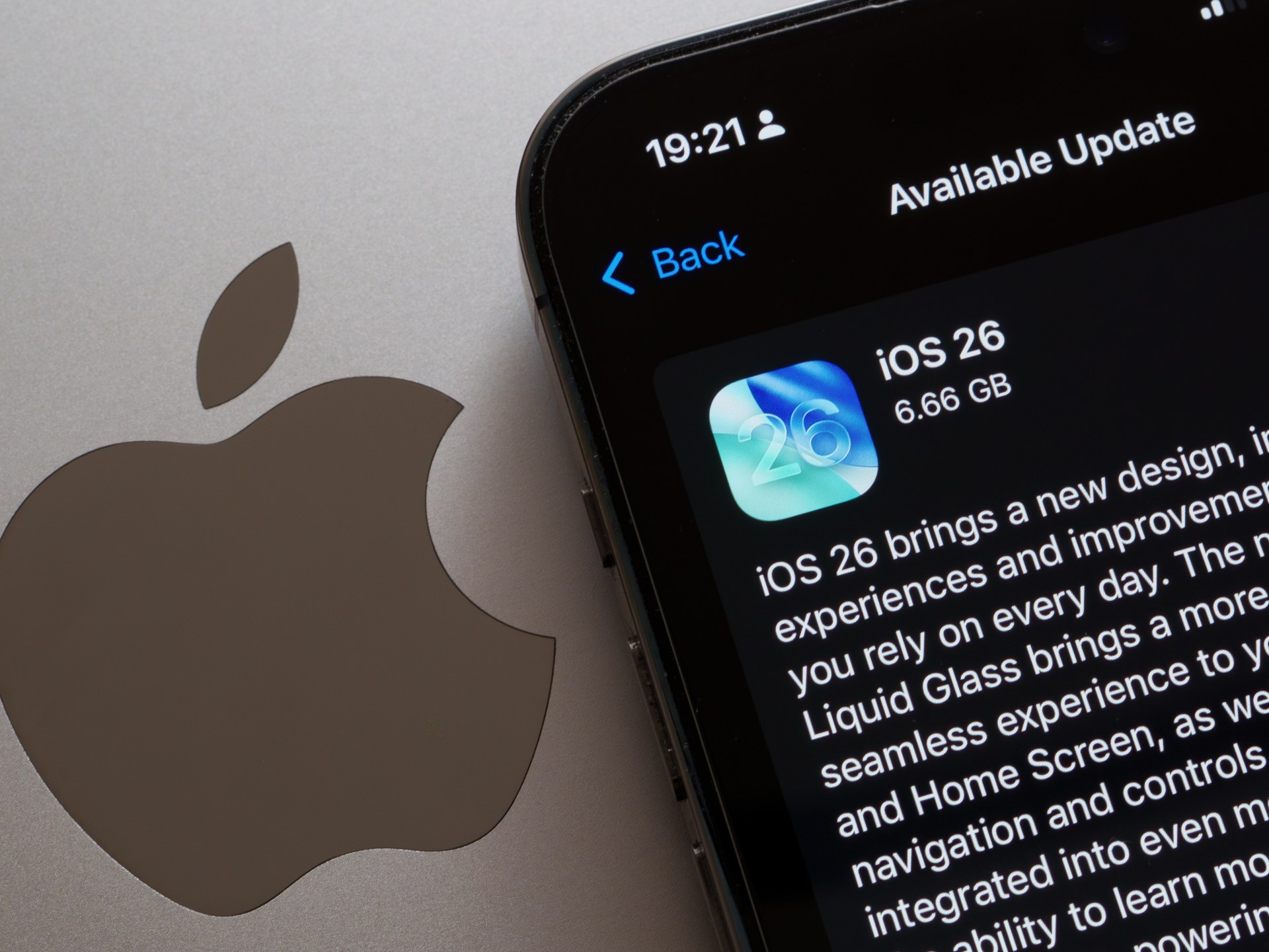 دارك سورد.. التهديد الجديد الذي يخترق هاتف آيفون بصمت