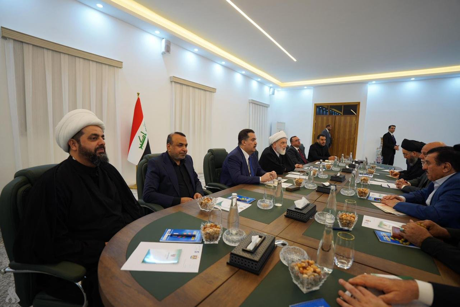 العراق على حافة فراغ سياسي مع اقتراب انتهاء مهلة اختيار رئيس الوزراء