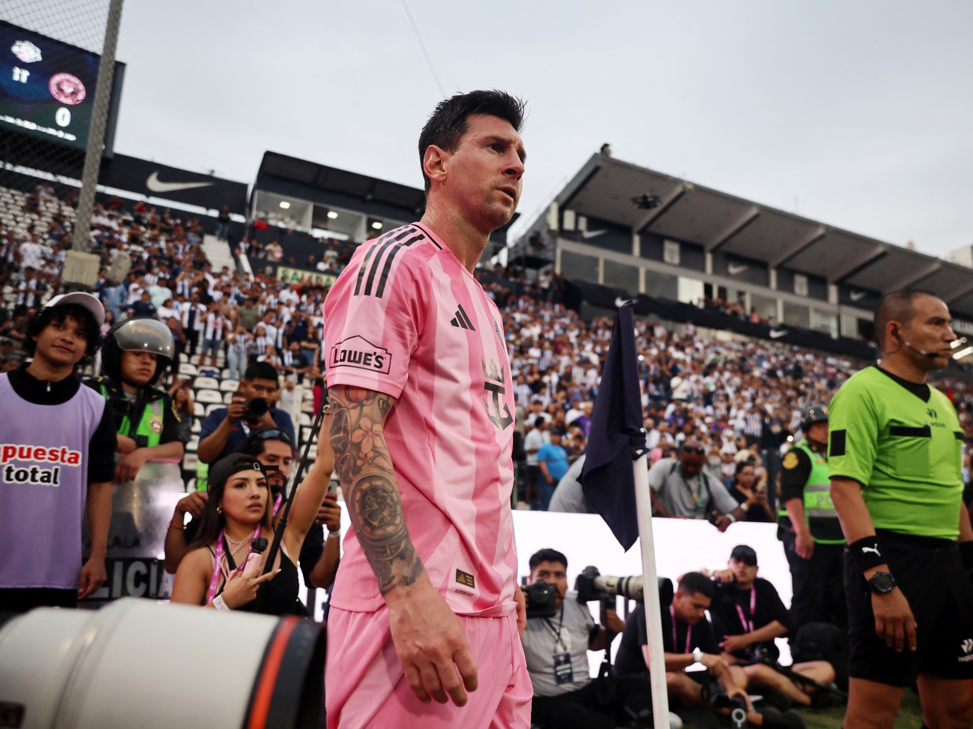 آخرهم ميسي.. ملاعب ومدرجات تحمل أسماء نجوم في كرة القدم