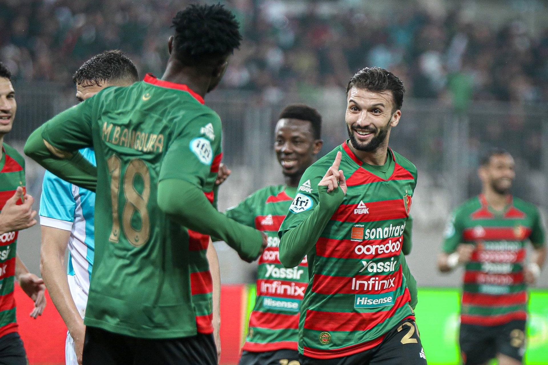 مولودية الجزائر يقترب من حسم لقب الدوري بعد فوزه على أولمبيك أقبو