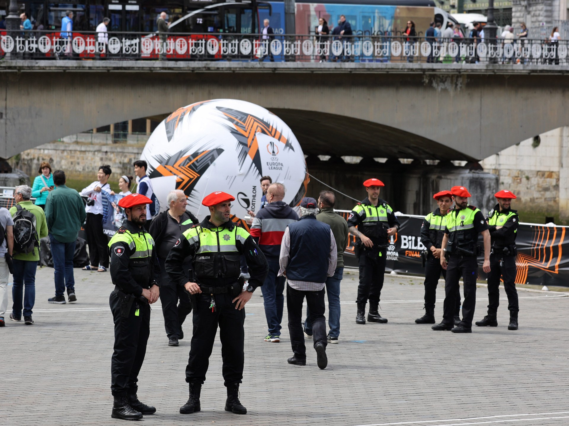 وعود كاذبة بالاحتراف.. "صياد المواهب" في قبضة الشرطة الإسبانية