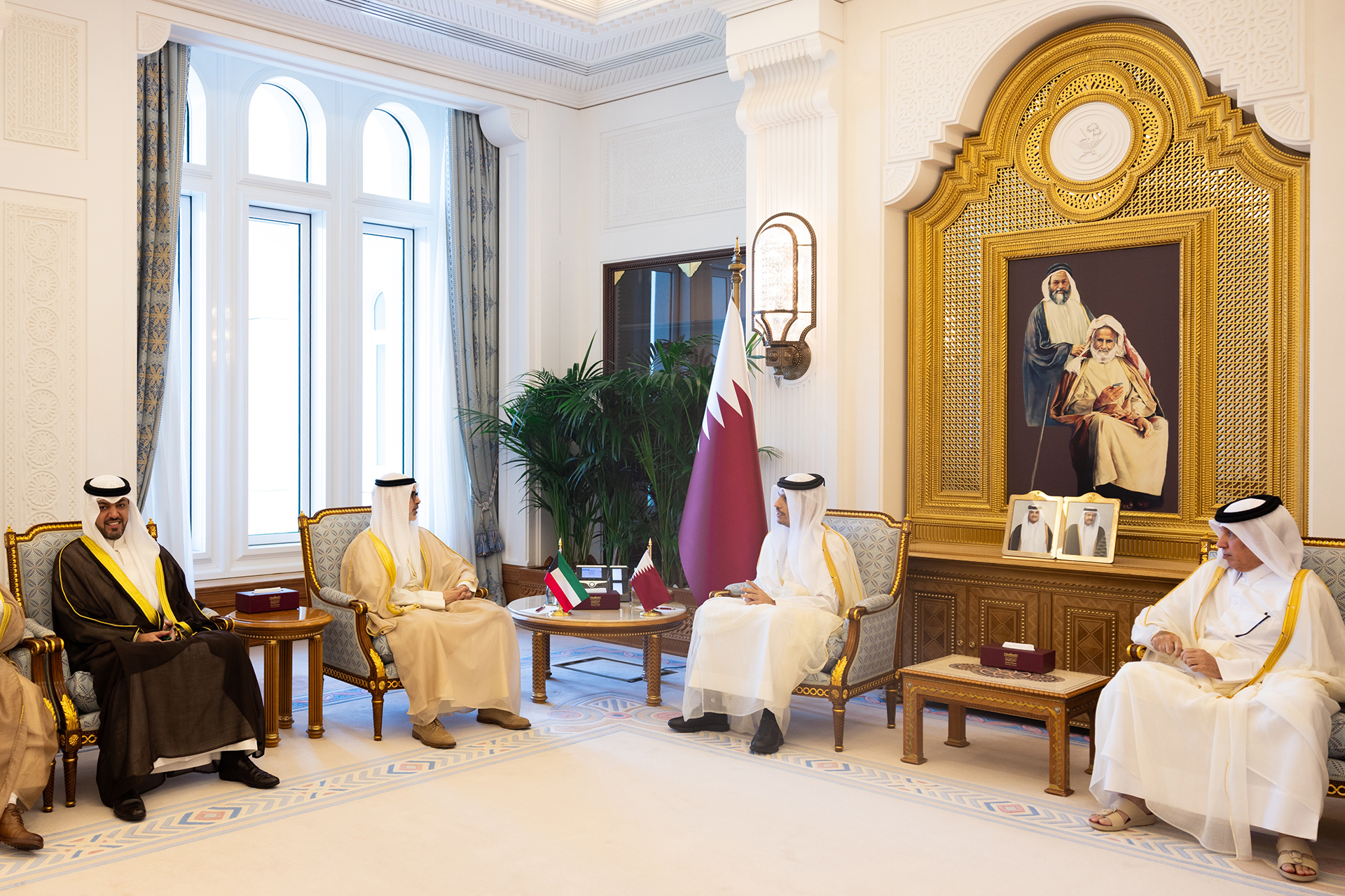 رئيس الوزراء القطري يحذر من استهداف البنى التحتية الحيوية بالمنطقة