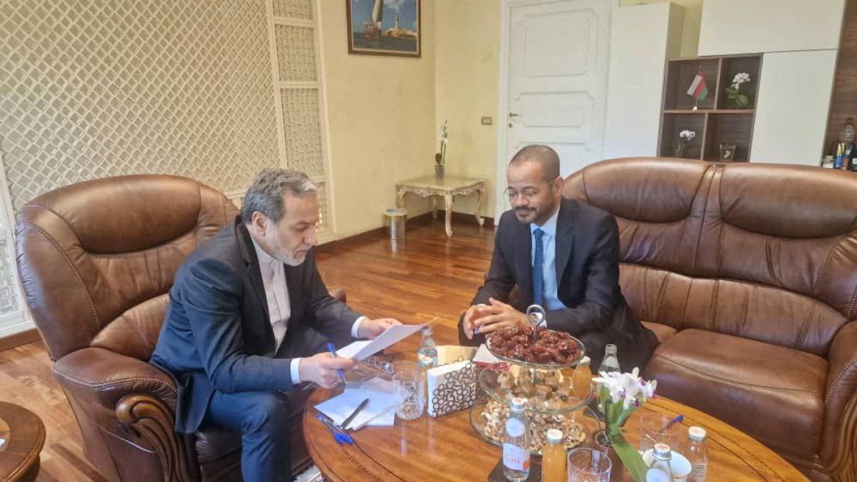 عُمان وإيران تبحثان ضمان انسيابية العبور في مضيق هرمز