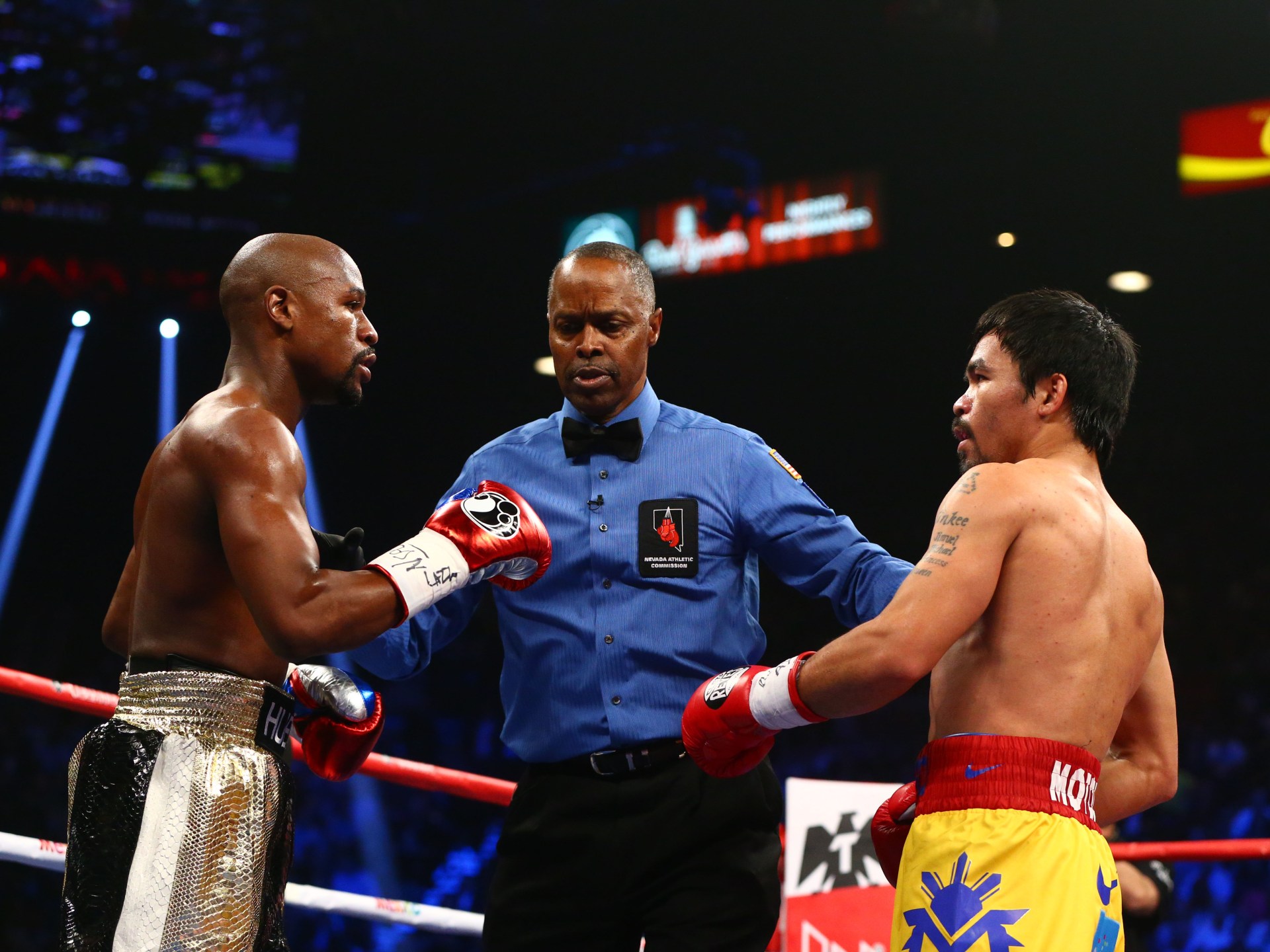 جدل متصاعد بين باكياو ومايويذر حول طبيعة النزال المرتقب