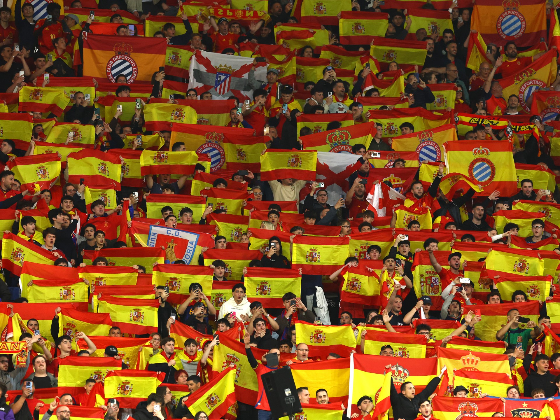 فيفا يفتح إجراء تأديبيا ضد هتافات جمهور إسبانيا "المعادية للإسلام" في مباراة مصر