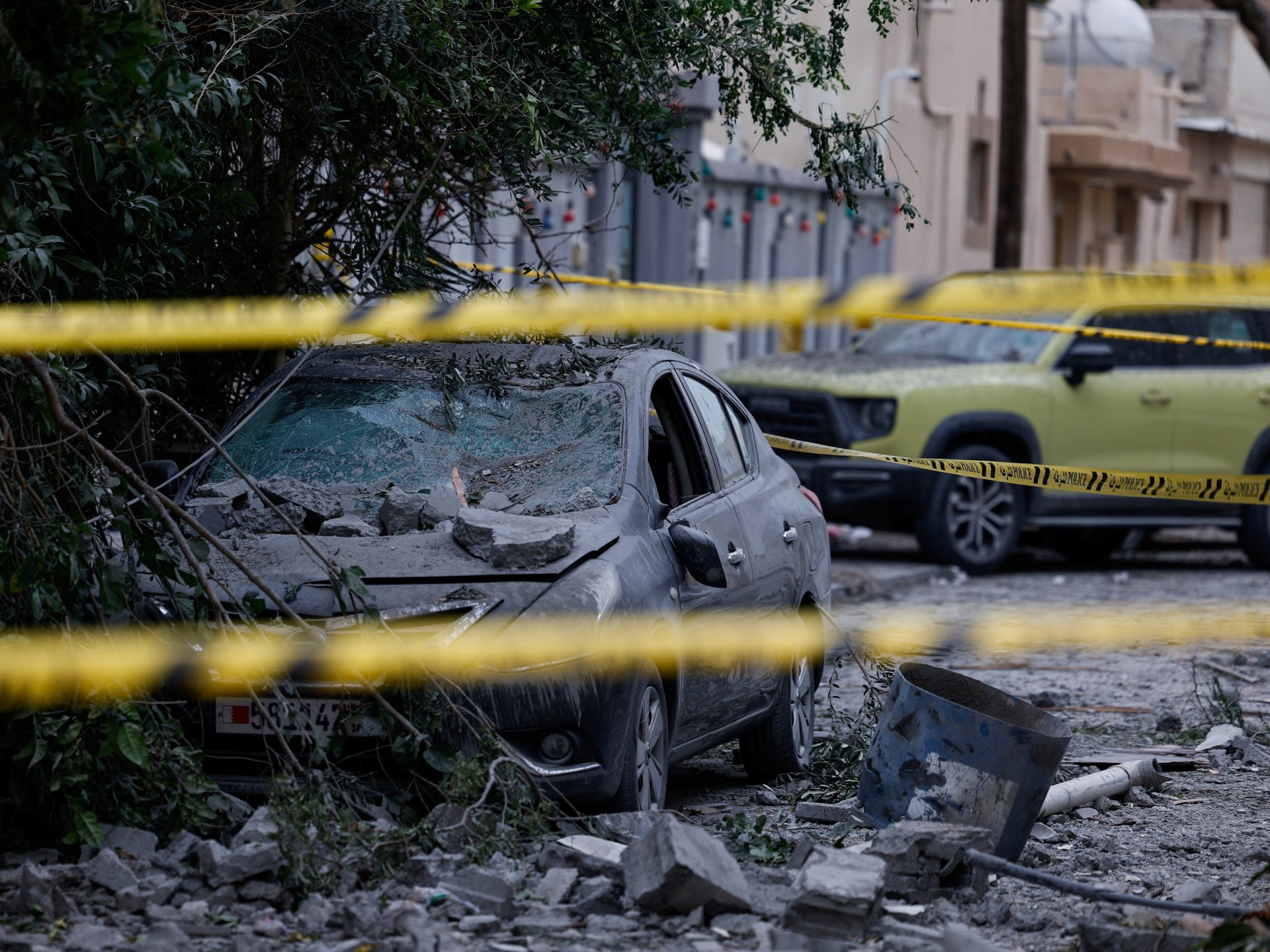 هجمات صاروخية ومسيّرات إيرانية تستهدف منشآت بدول الخليج