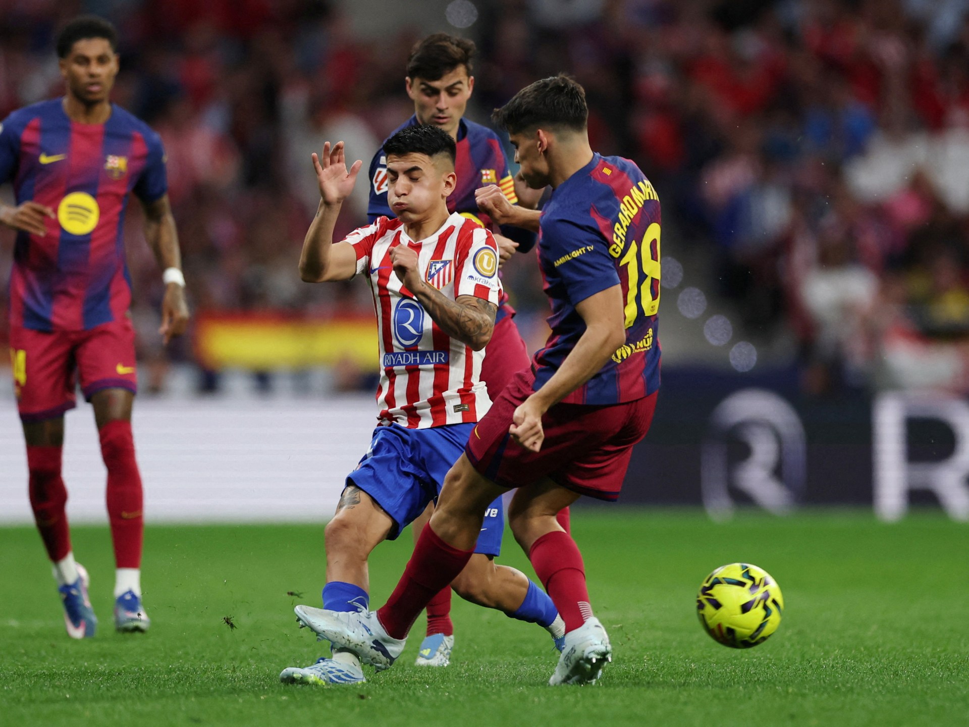 لماذا ألغى "الفار" البطاقة الحمراء لجيرارد مارتن؟