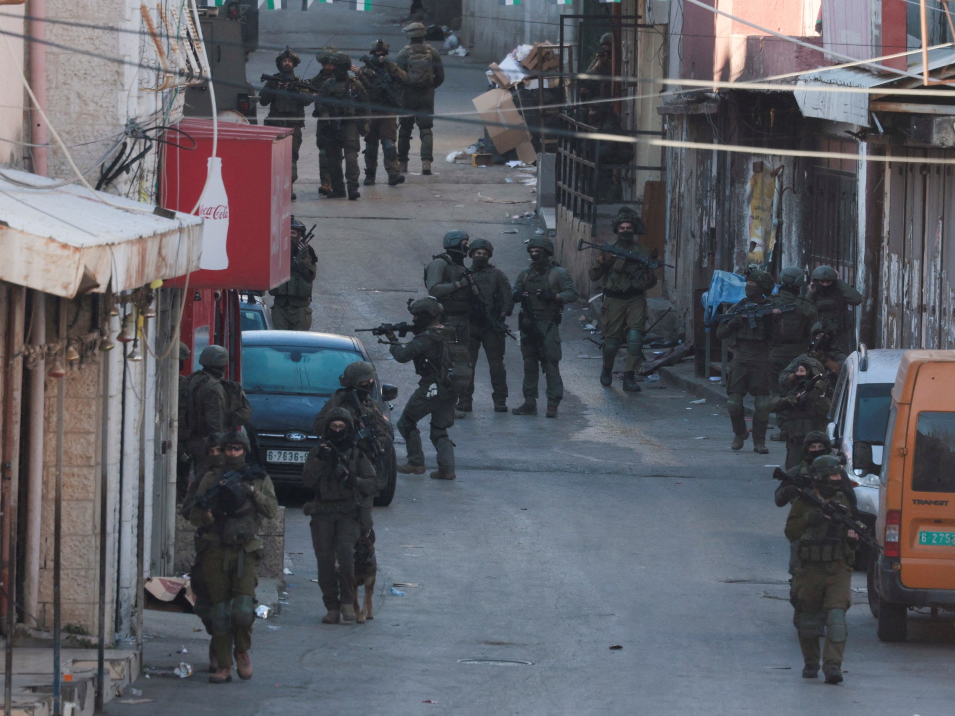 استشهاد مسنّة بقلقيلية وحملة اعتقالات واسعة بالضفة والقدس