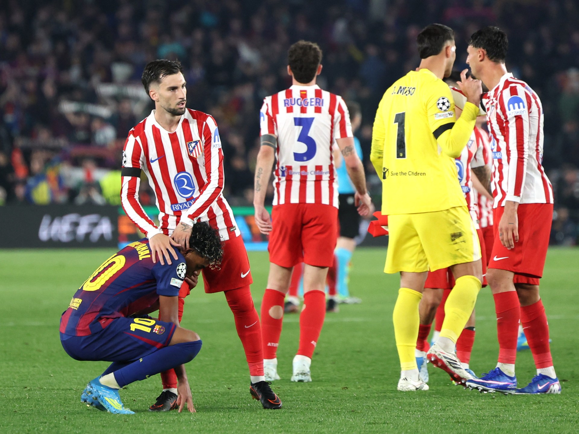 هل يصمد دفاع أتلتيكو مدريد أمام رغبة برشلونة في "الريمونتادا"؟