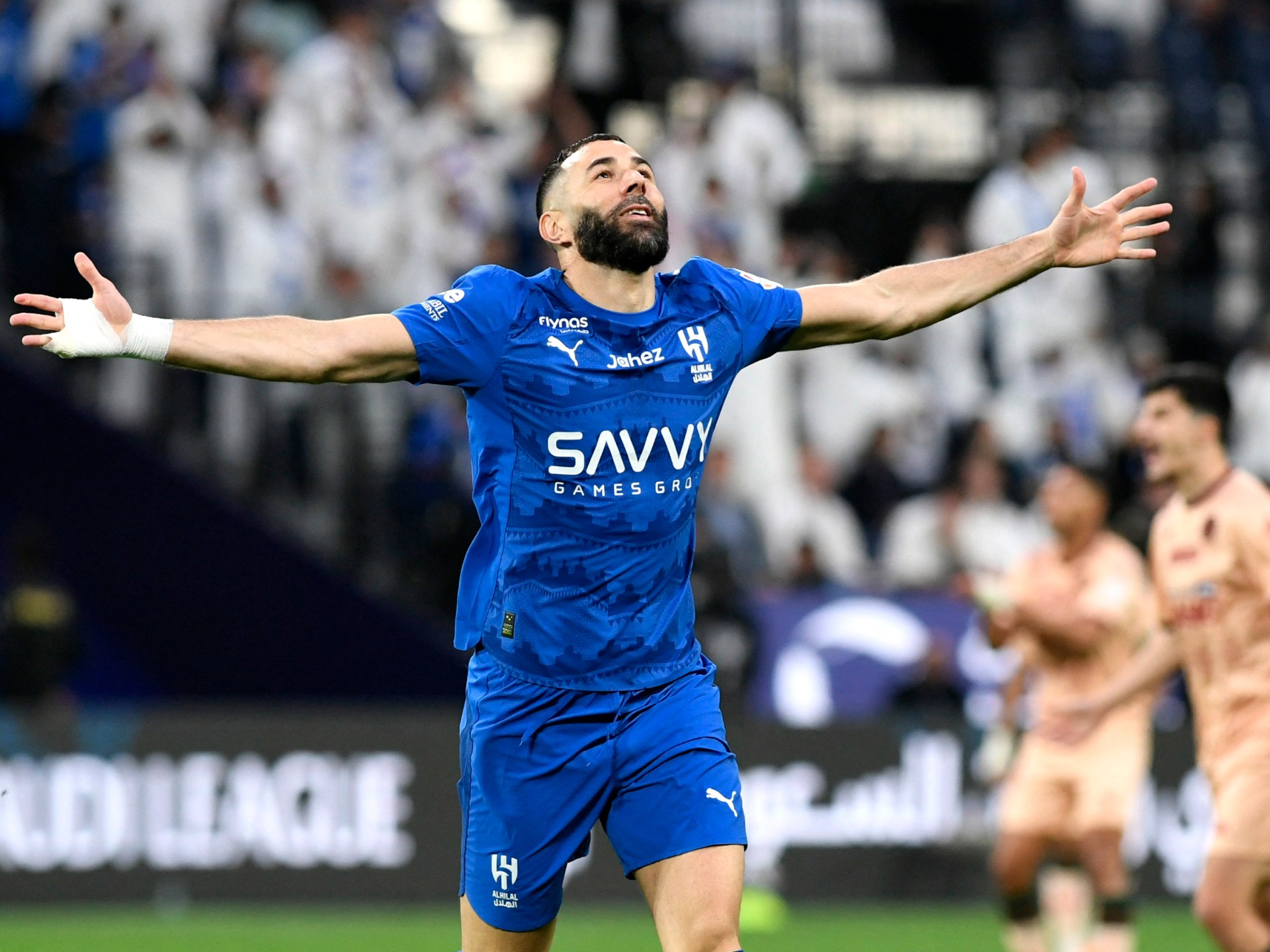 شاهد.. كريم بنزيمة يعادل إنجاز رونالدو وحمد الله في الدوري السعودي