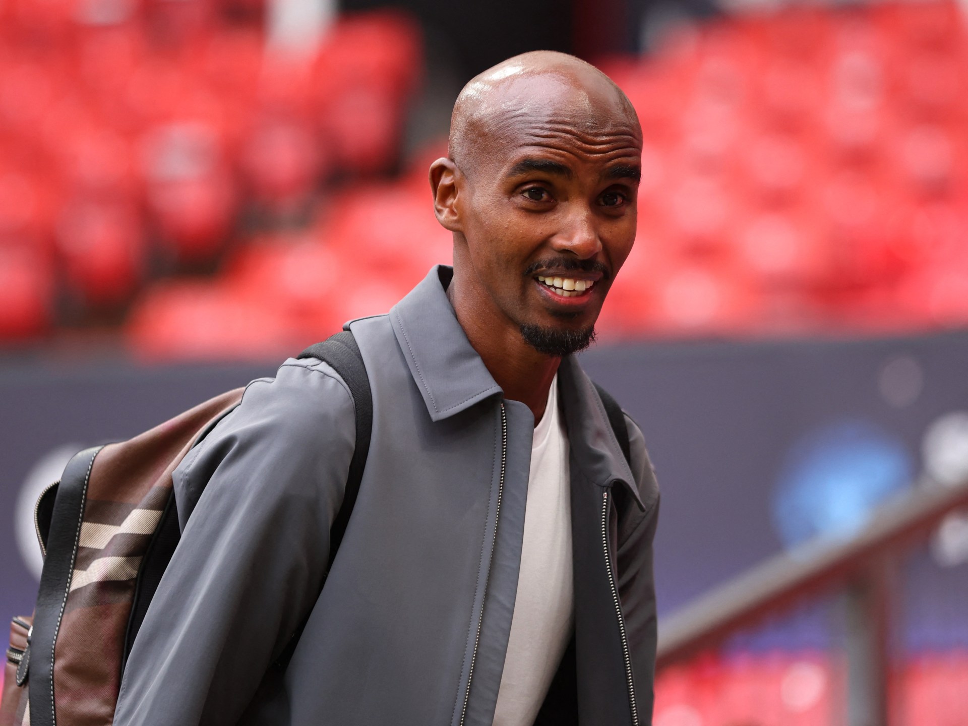 البطل الأولمبي مو فرح يكشف تفاصيل صادمة عن طفولته