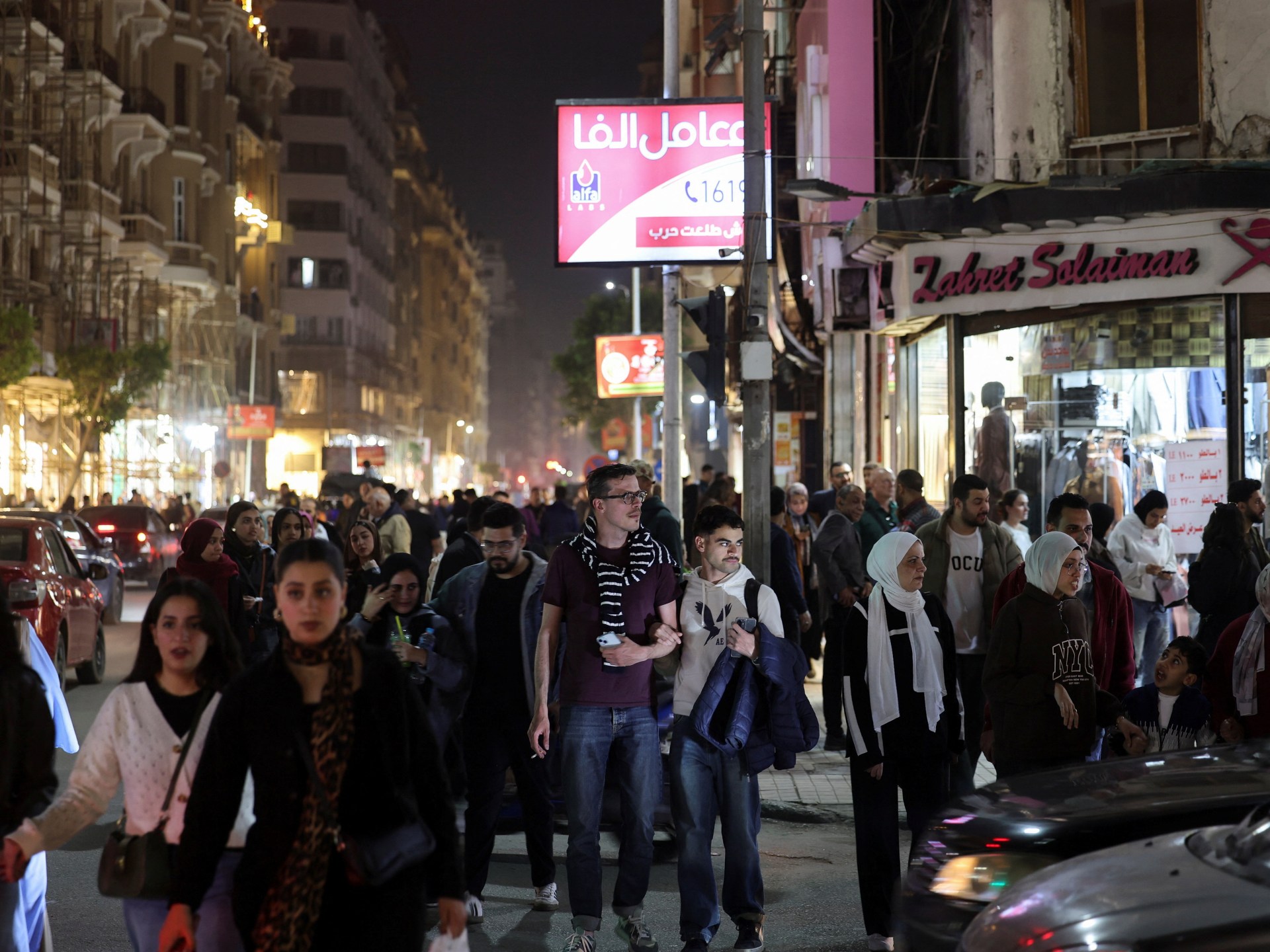 مصر تنهي إجراءات ترشيد الطاقة وتلغي قيود غلق المحال