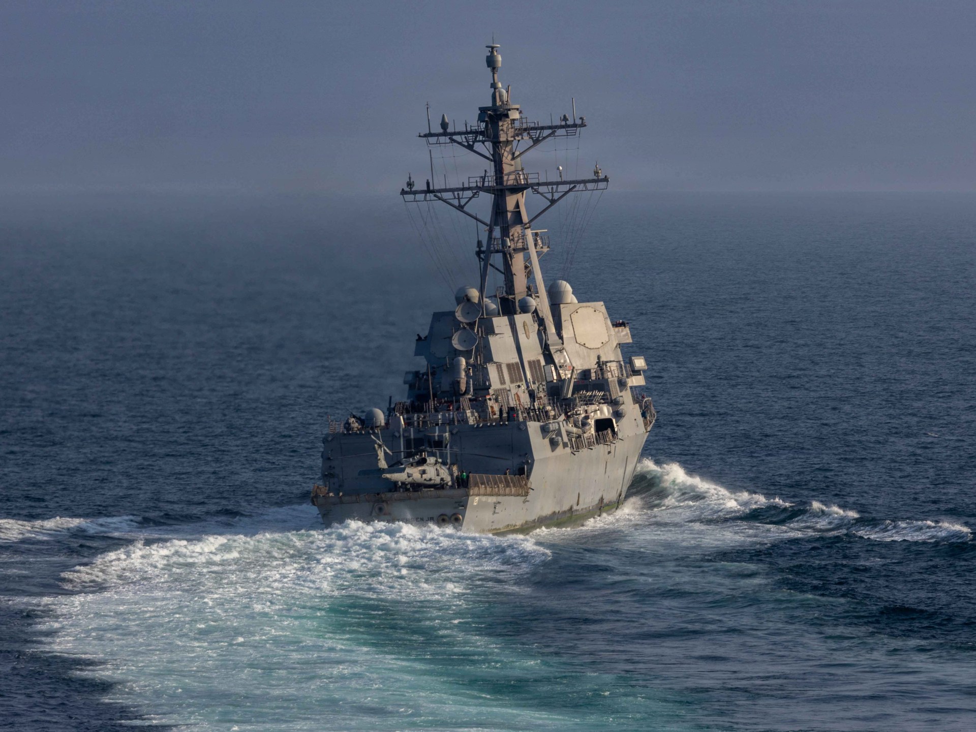 بدء حصار موانئ إيران.. كيف تفرضه البحرية الأمريكية؟