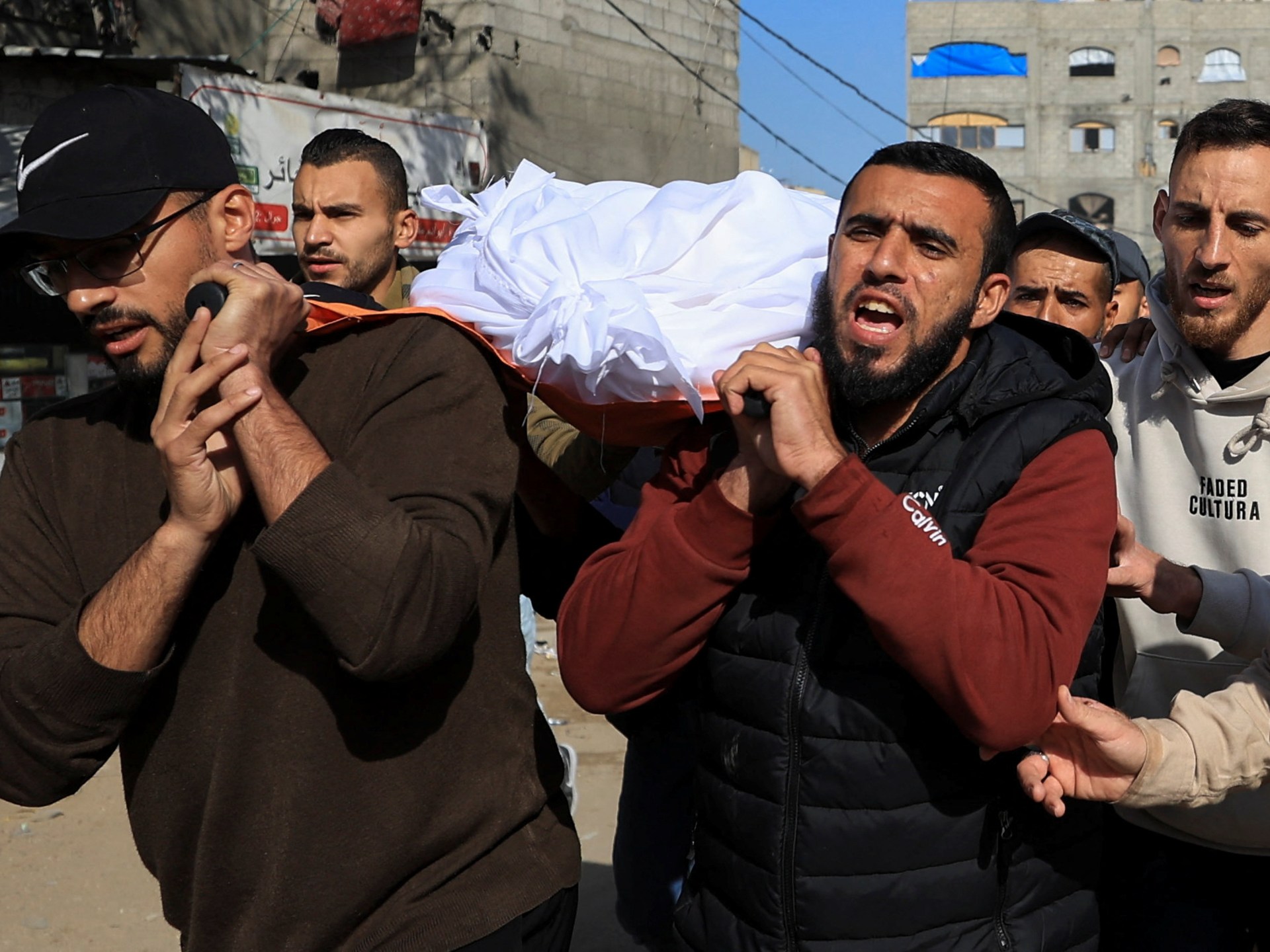 14 شهيدا وجريحا بغزة و2400 خرق إسرائيلي خلال نصف عام