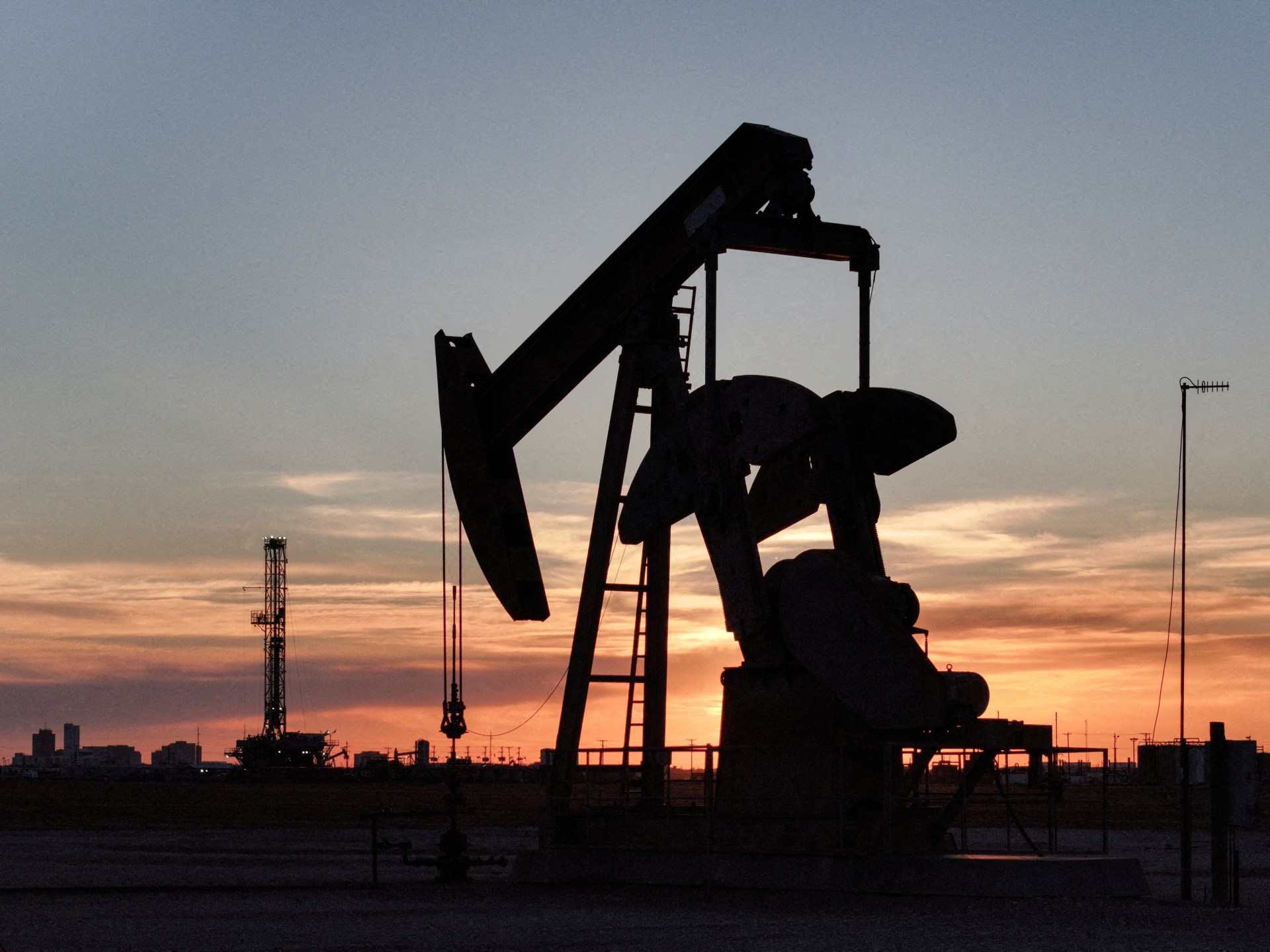 نزاعات قانونية بسبب حرب إيران تهدد شركات نفط كبرى