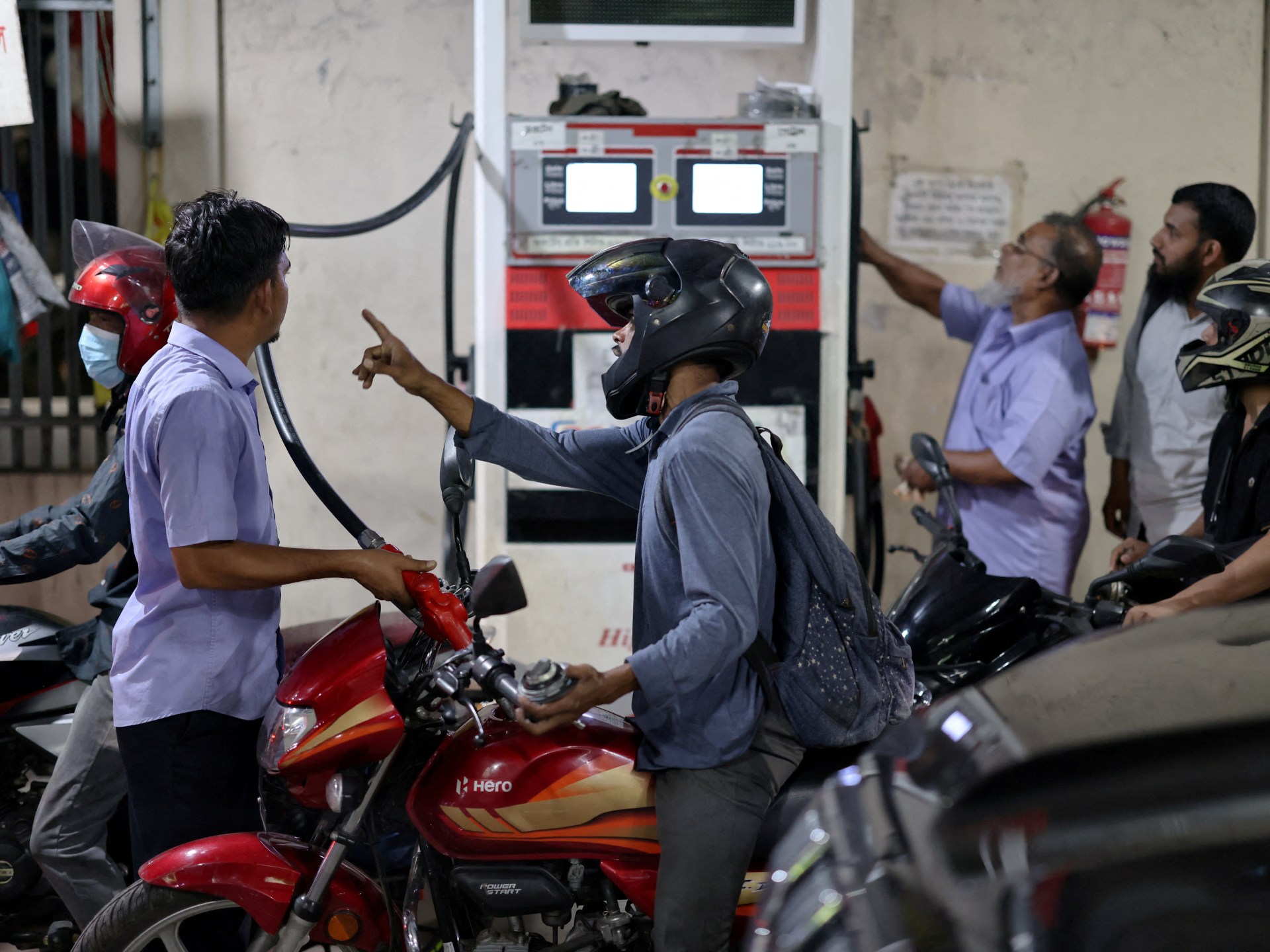 بنغلاديش ترفع أسعار الوقود وهولندا تفعل خطة أزمة الطاقة