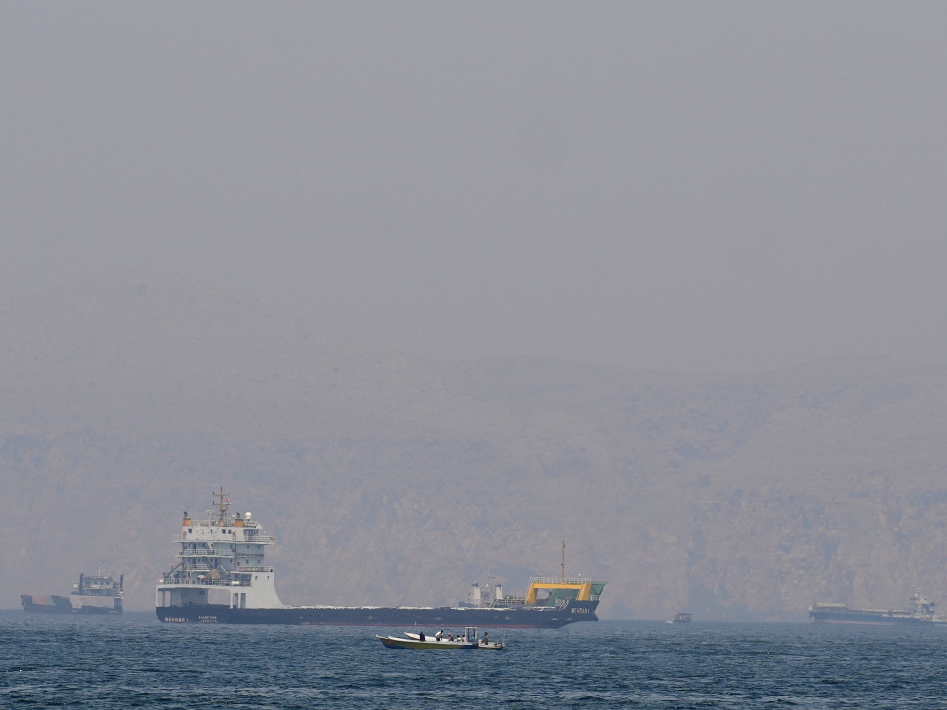 أكثر من 30 دولة تبحث في لندن إعادة فتح مضيق هرمز