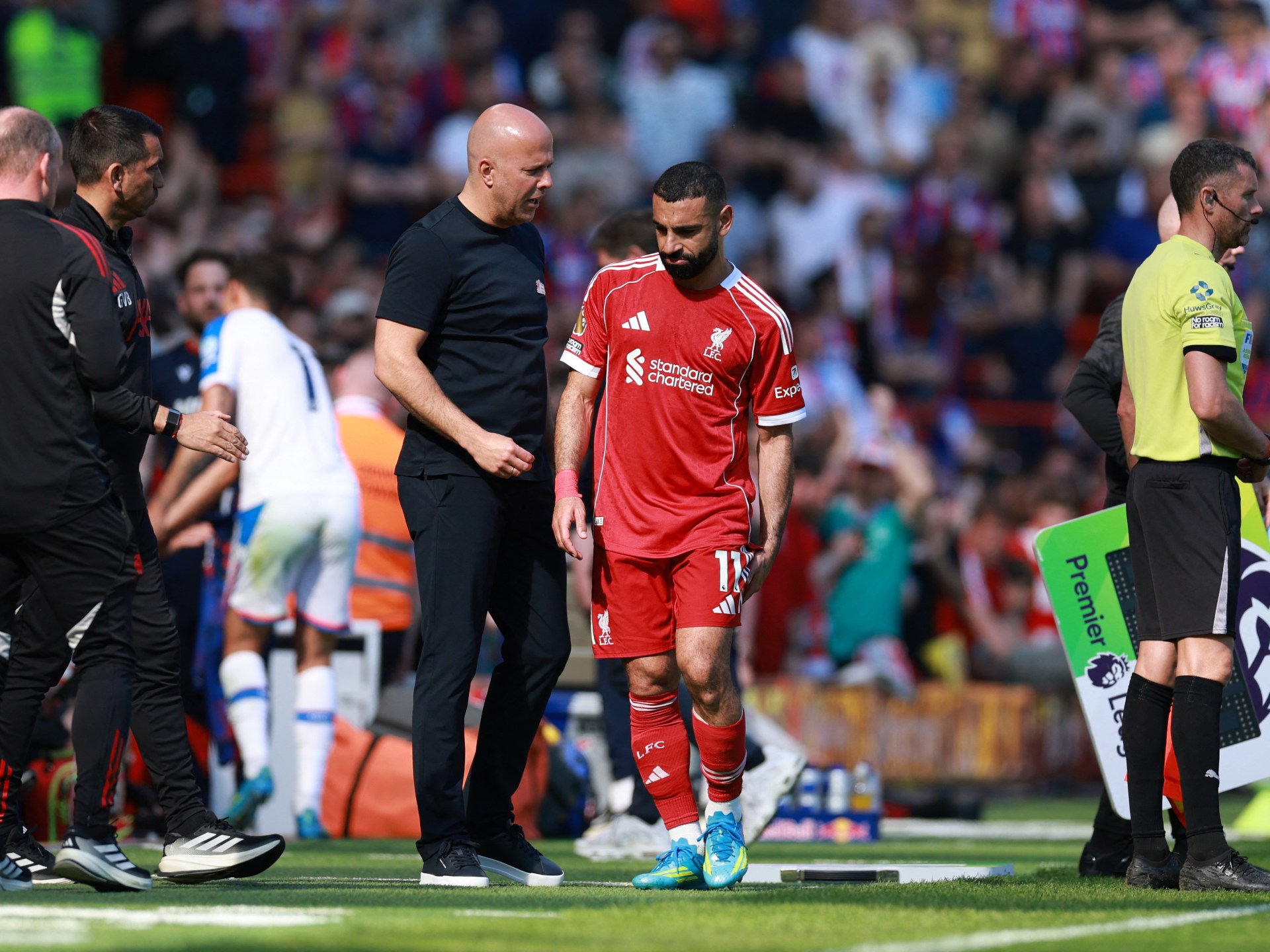 سلوت مدرب ليفربول يثير الغموض حول إصابة صلاح