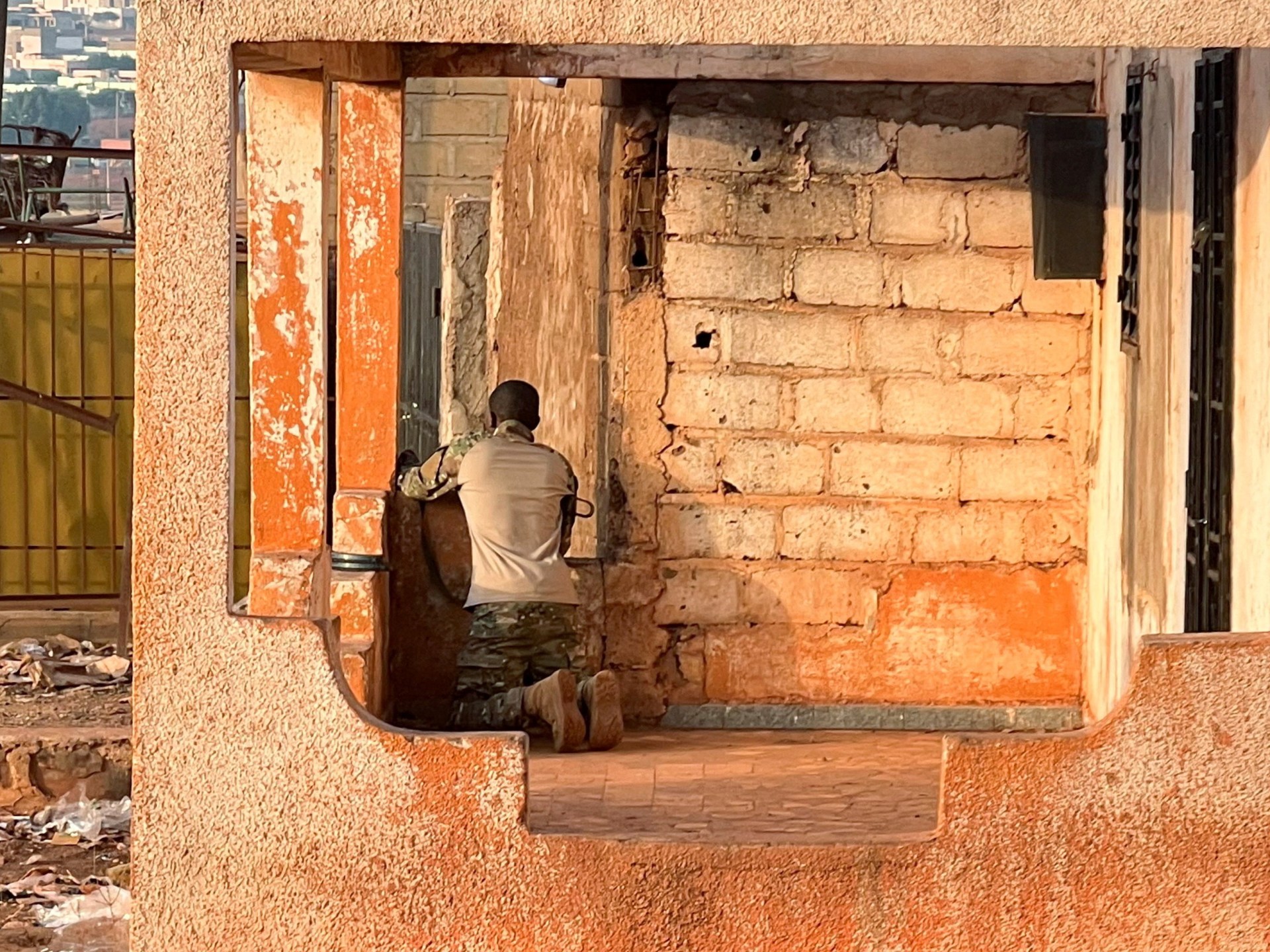 القاعدة ومتمردو الطوارق يتبنون "أكبر هجوم منسّق" في مالي