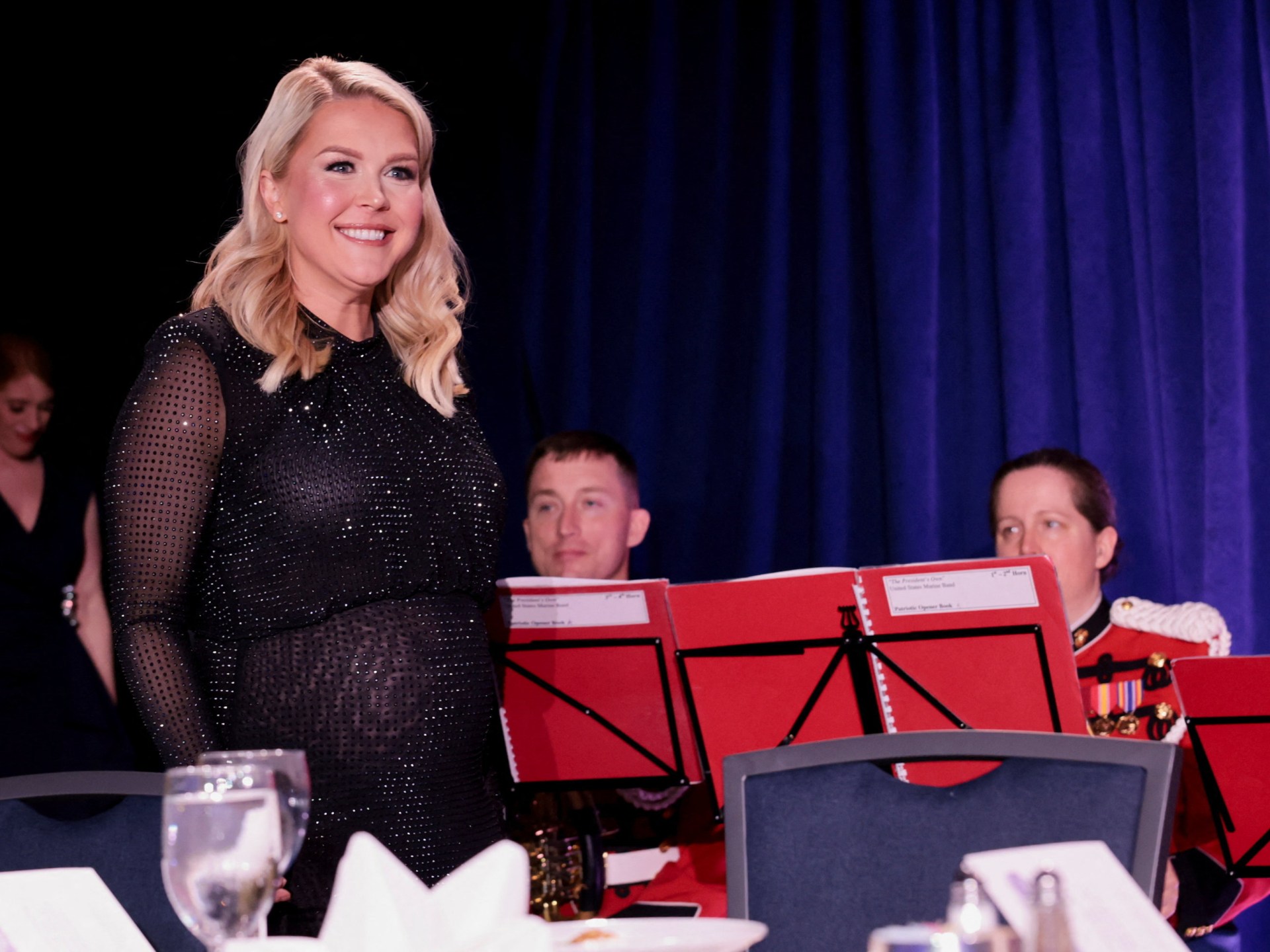 طلقات نارية.. هل تنبأت متحدثة البيت الأبيض بمحاولة اغتيال ترمب؟