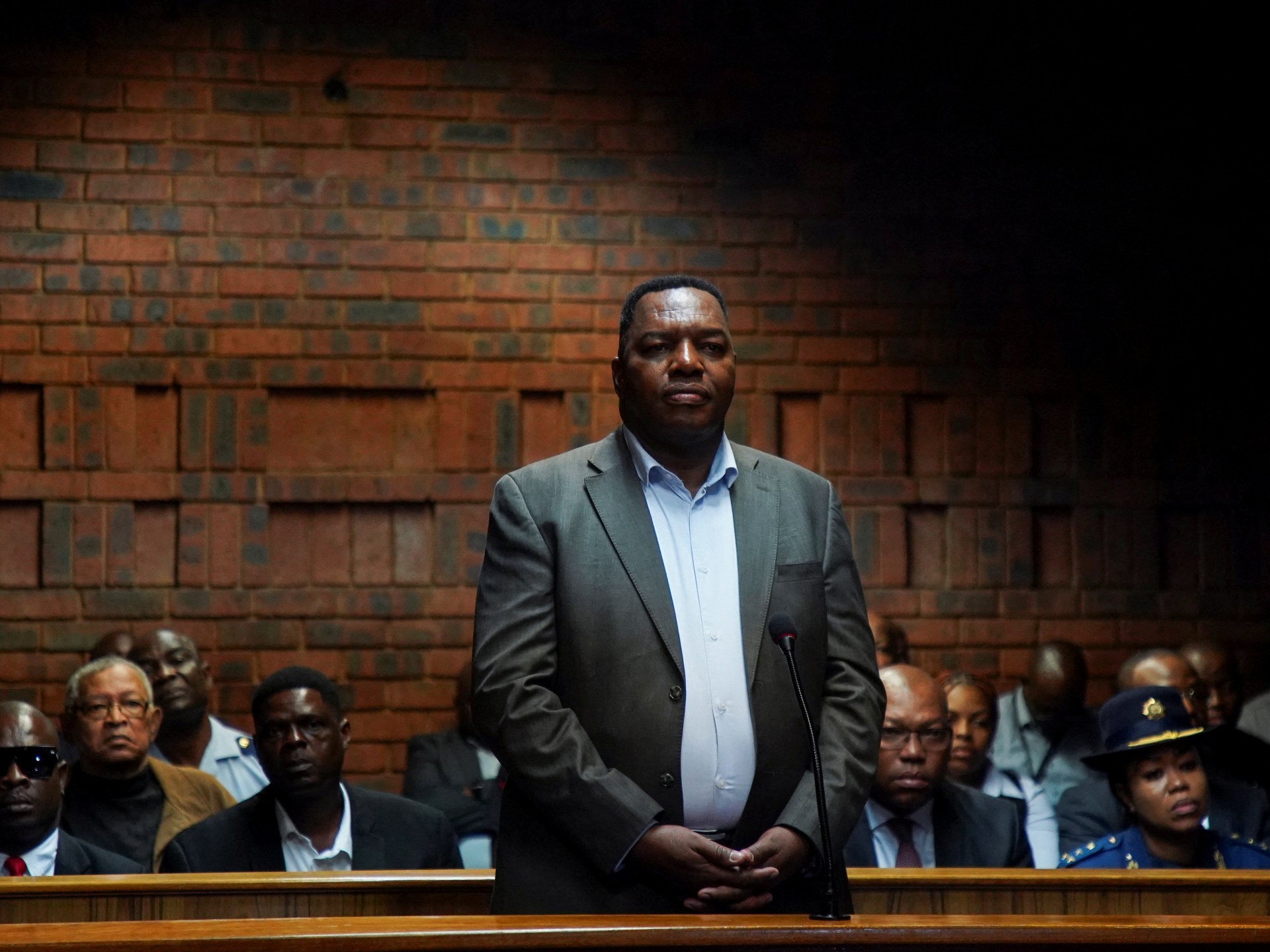 هل تنهار ثقة الجنوب إفريقيين بأمنهم الداخلي بعد إيقاف مفوض الشرطة؟